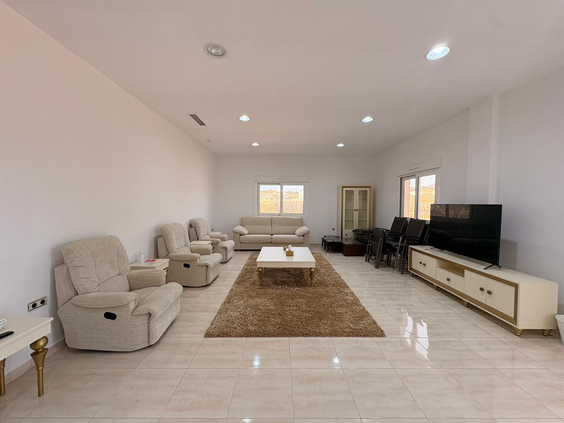Resale - 4 Bedroom 4 Bathroom Villa in Pinoso -  - Alicante