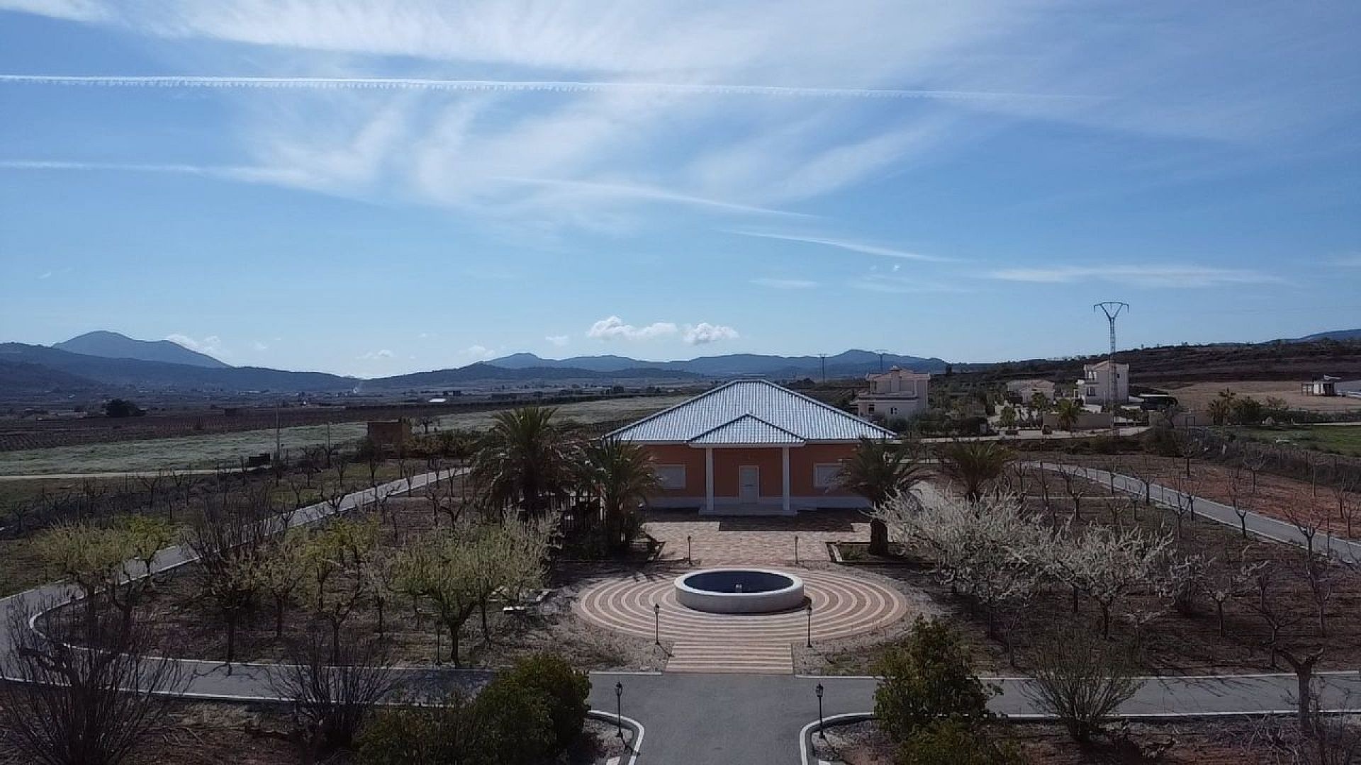 Resale - 4 Bedroom 4 Bathroom Villa in Pinoso -  - Alicante