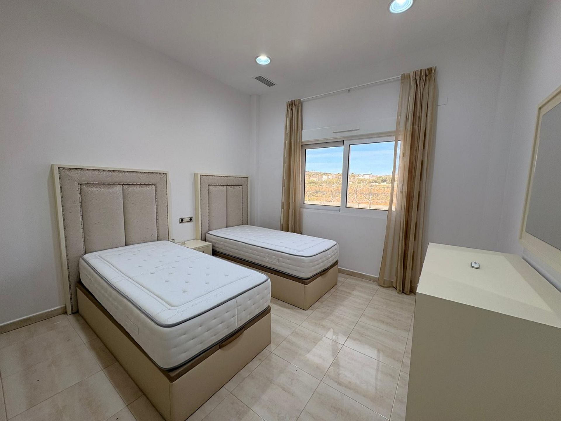 Resale - 4 Bedroom 4 Bathroom Villa in Pinoso -  - Alicante