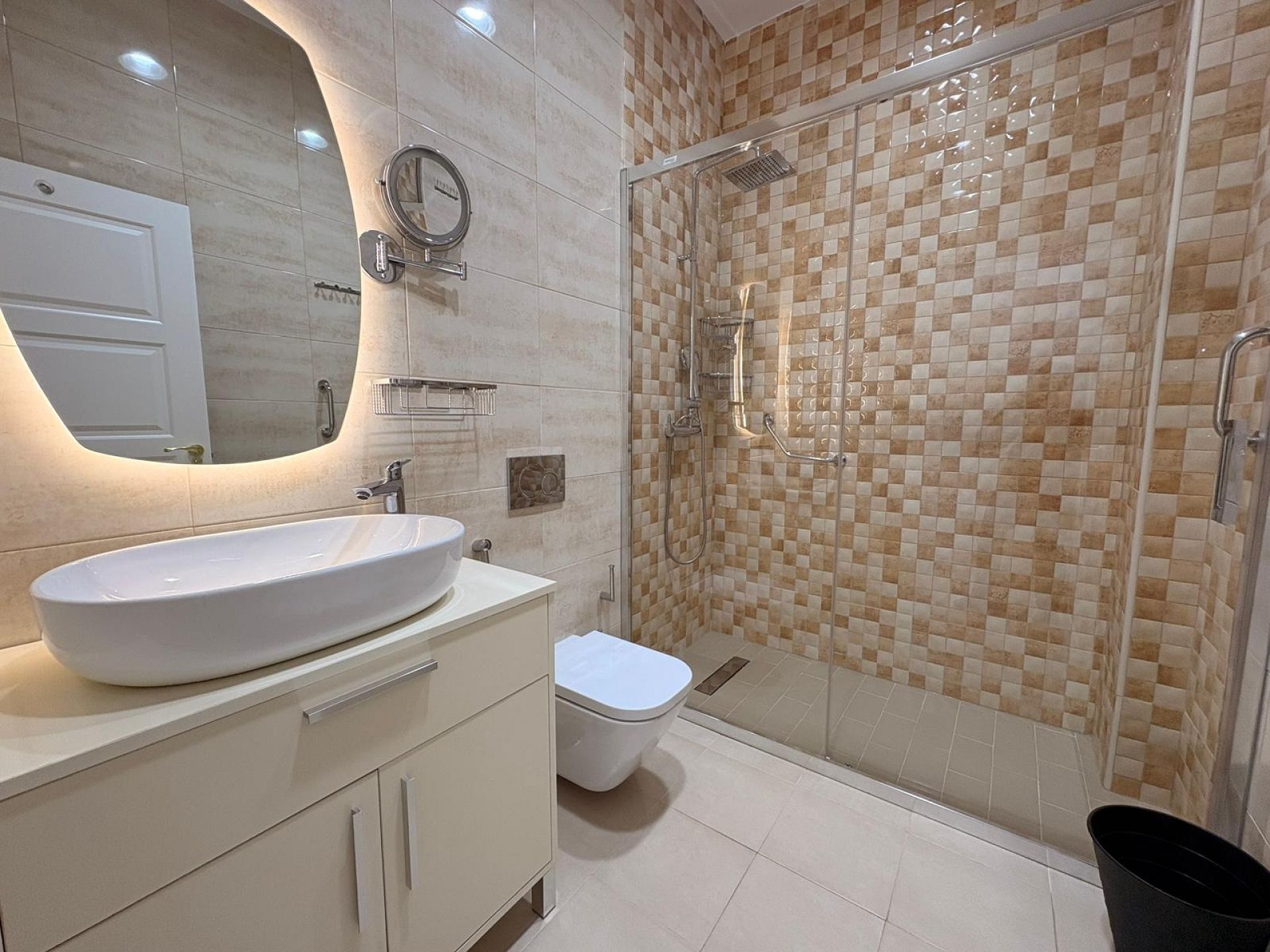 Resale - 4 Bedroom 4 Bathroom Villa in Pinoso -  - Alicante