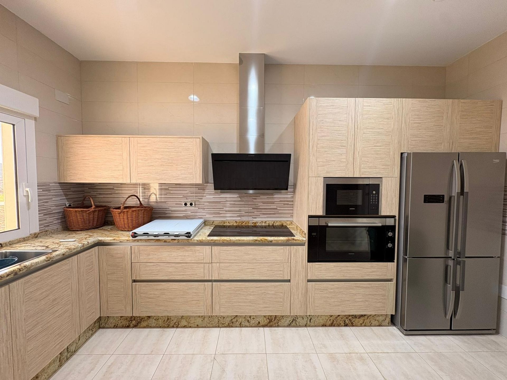Resale - 4 Bedroom 4 Bathroom Villa in Pinoso -  - Alicante