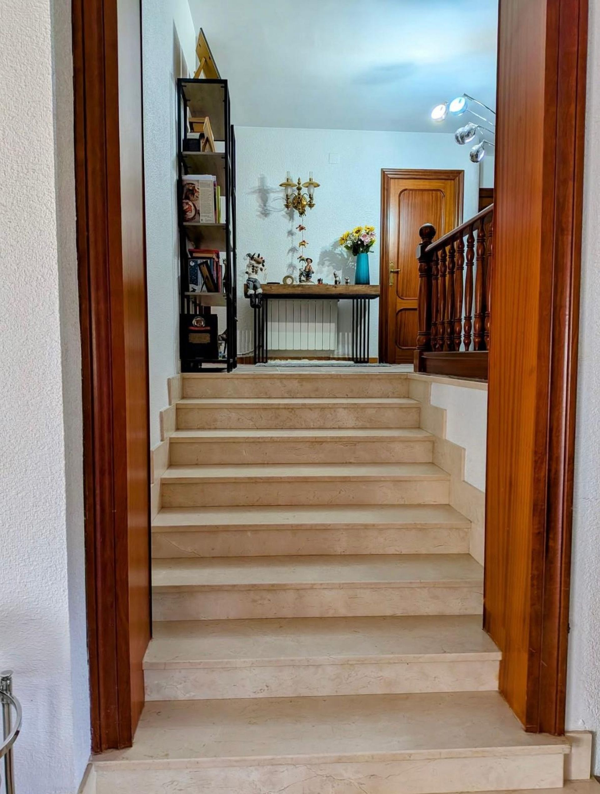 Resale - 6 Bedroom 5 Bathroom Villa in Petrer -  - Alicante