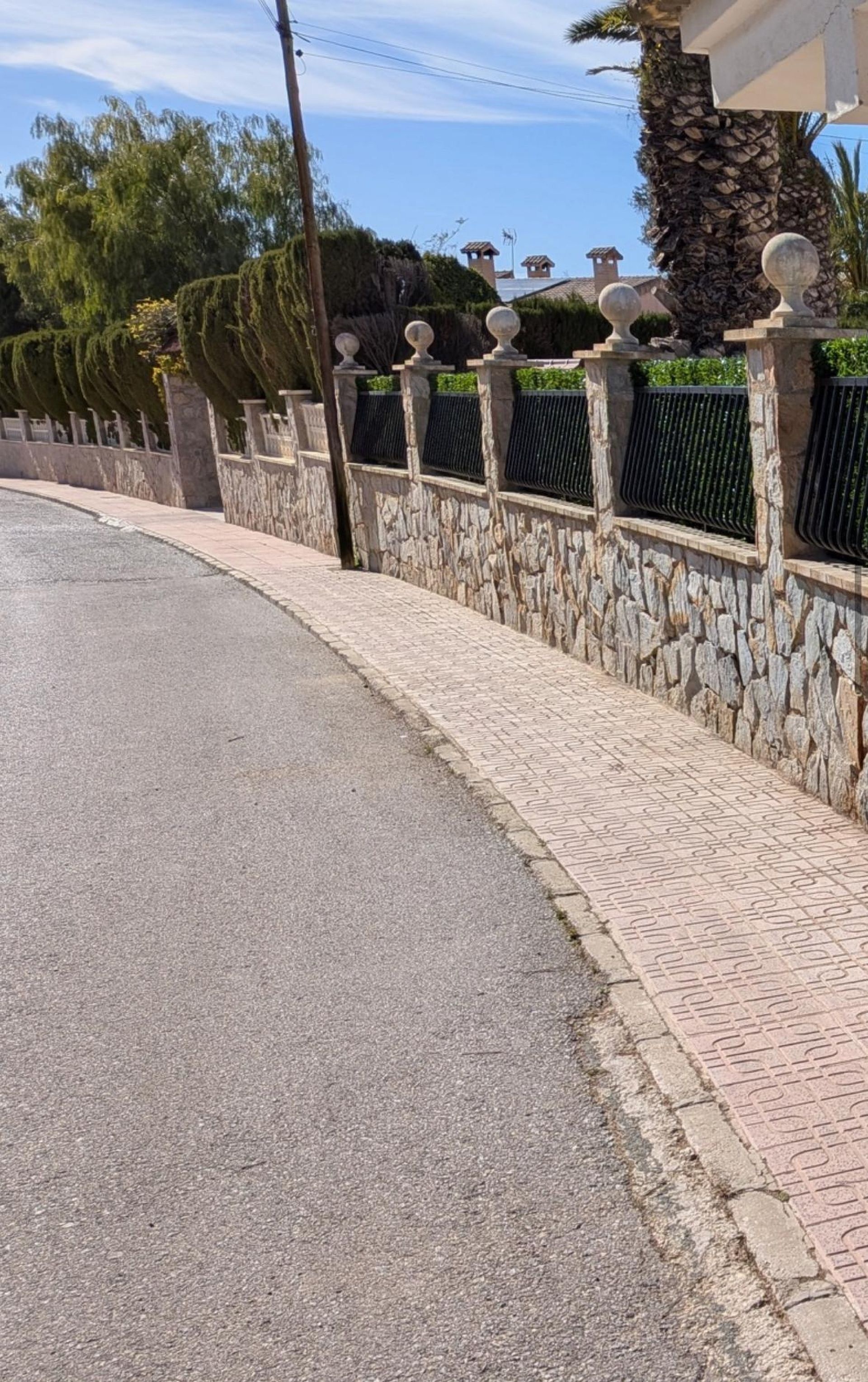 Resale - 6 Bedroom 5 Bathroom Villa in Petrer -  - Alicante