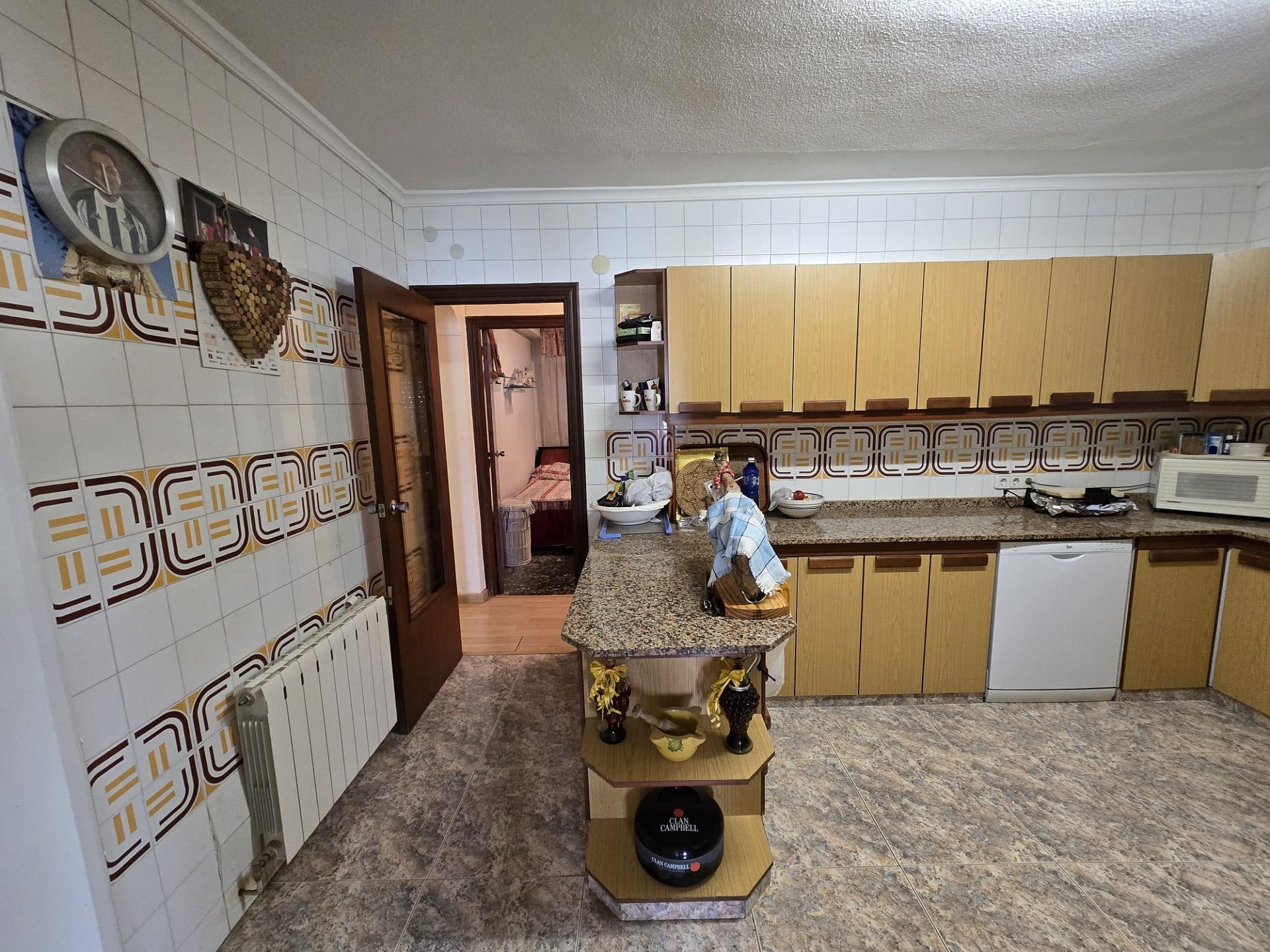 Resale - 7 Bedroom 3 Bathroom Villa in Villena -  - Alicante