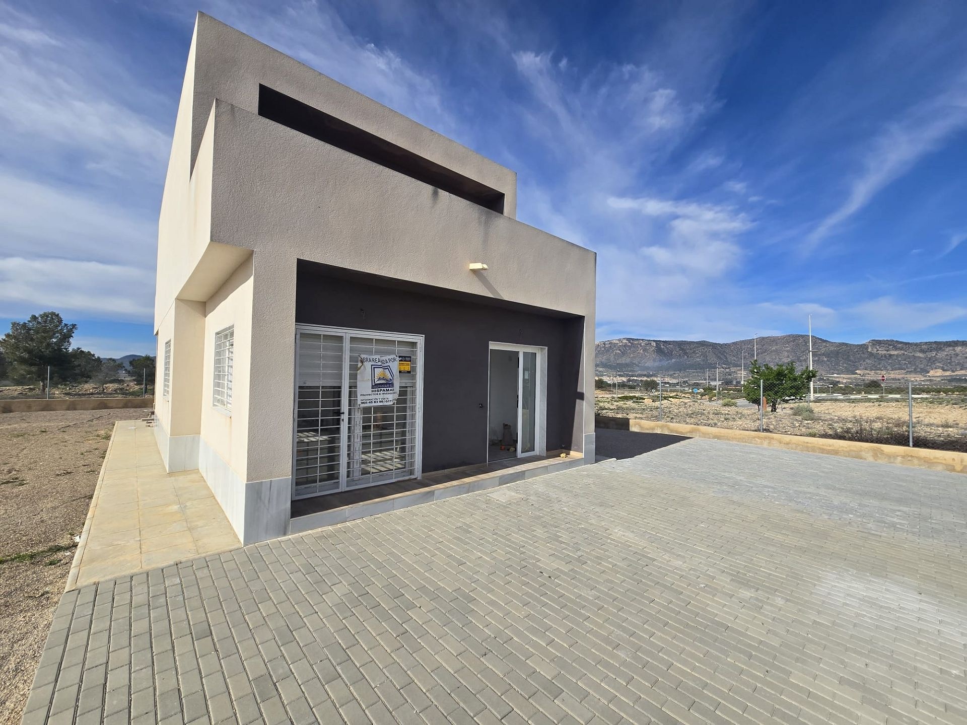 Resale - 3 Bedroom 2 Bathroom Villa in Salinas -  - Alicante