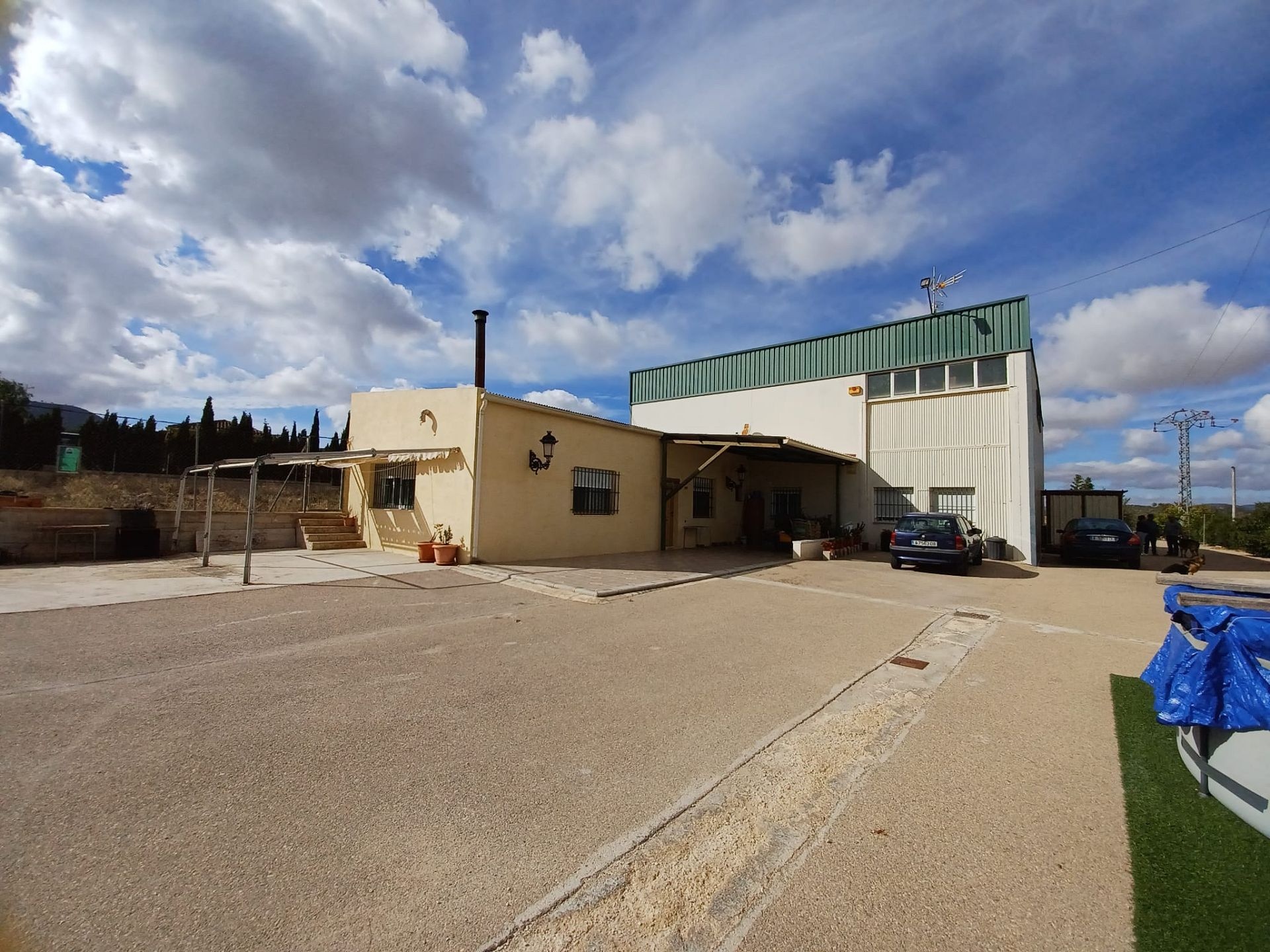 Resale - 4 Bedroom 2 Bathroom Country house in Monóvar -  - Alicante