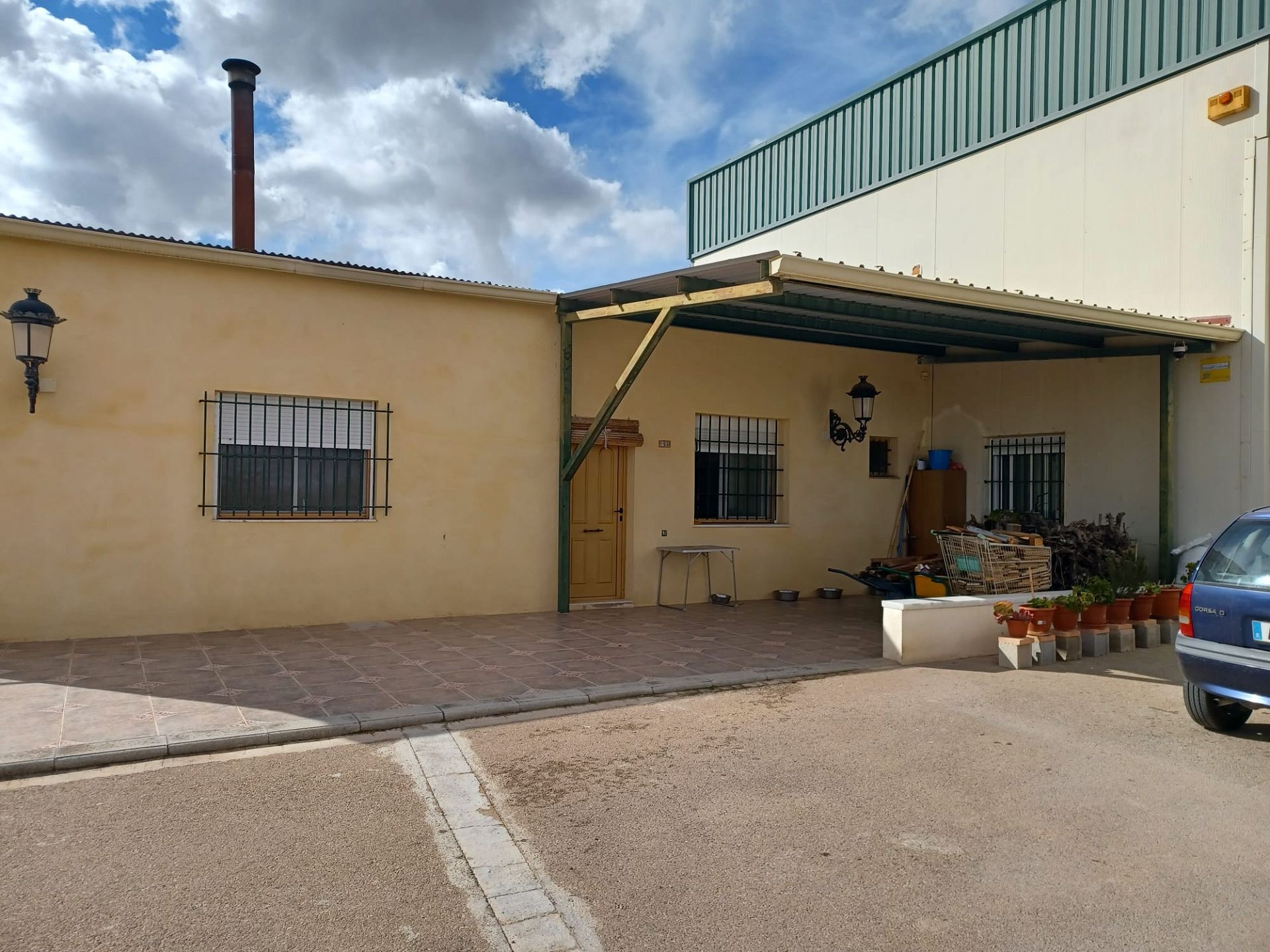 Resale - 4 Bedroom 2 Bathroom Country house in Monóvar -  - Alicante