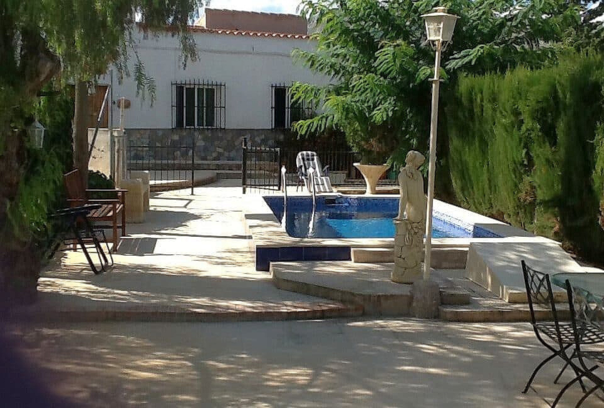 Resale - 4 Bedroom 2 Bathroom Country house in La Romana -  - Alicante