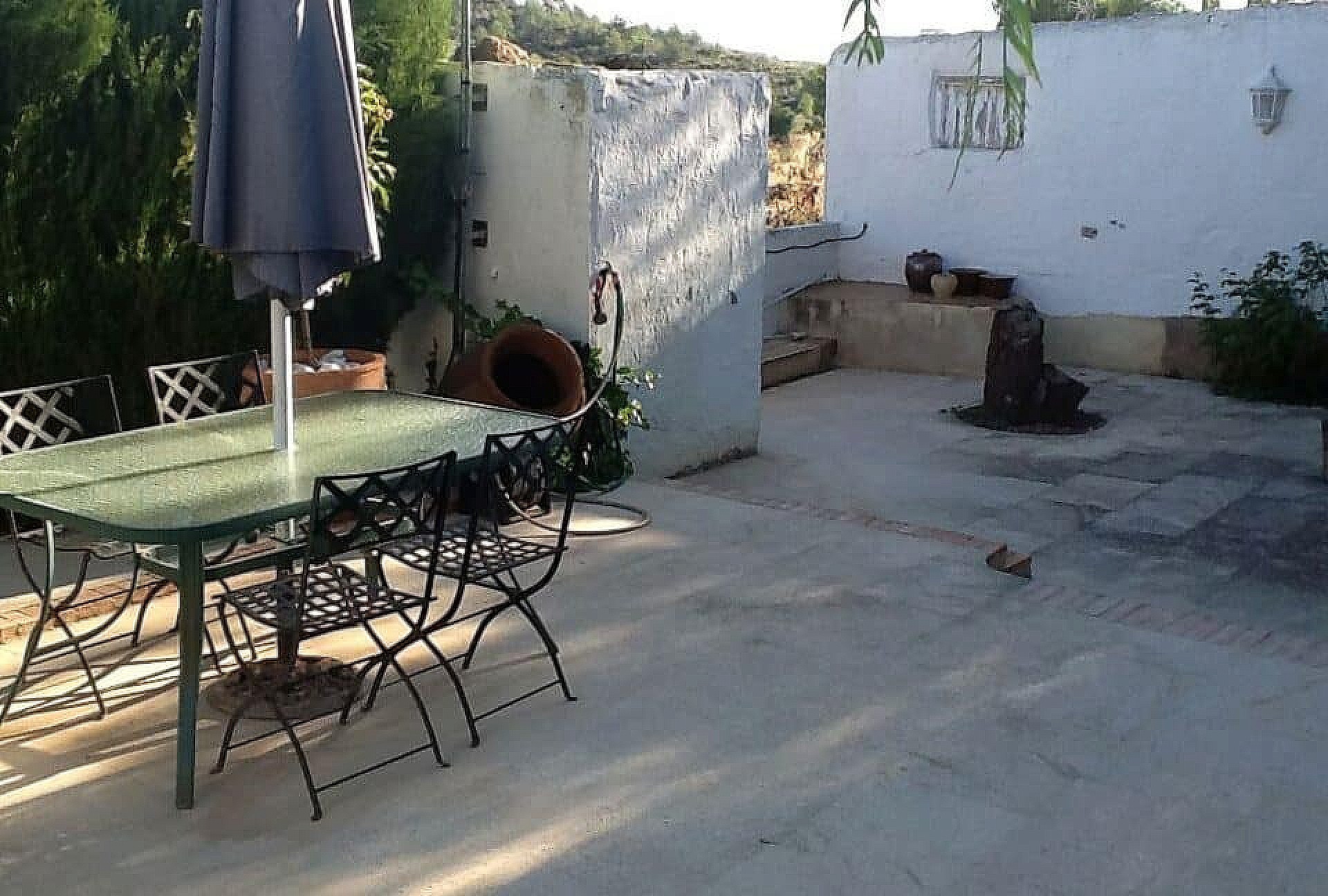 Resale - 4 Bedroom 2 Bathroom Country house in La Romana -  - Alicante