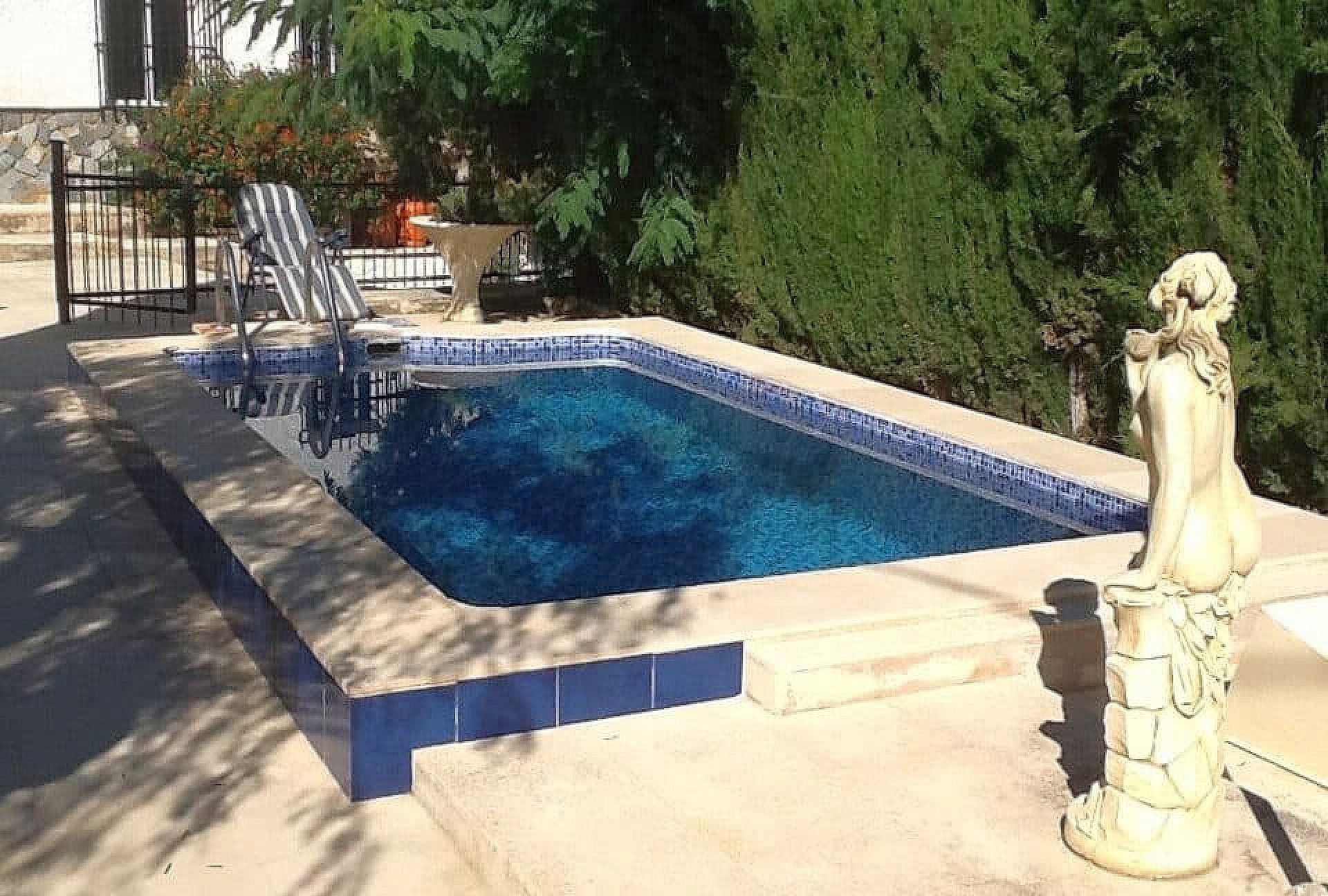 Resale - 4 Bedroom 2 Bathroom Country house in La Romana -  - Alicante