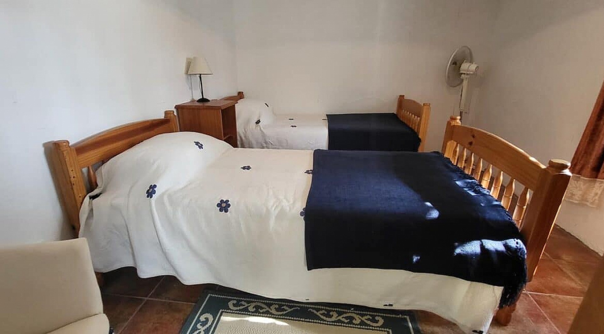 Resale - 4 Bedroom 2 Bathroom Country house in La Romana -  - Alicante