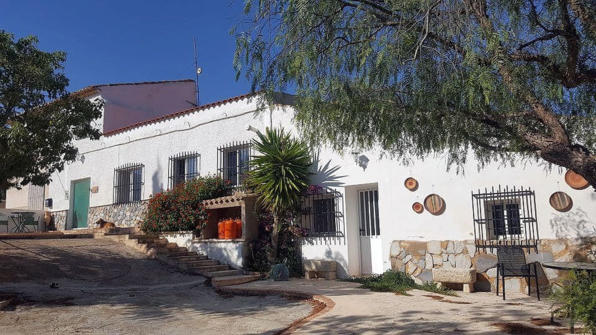 Resale - 4 Bedroom 2 Bathroom Country house in La Romana -  - Alicante