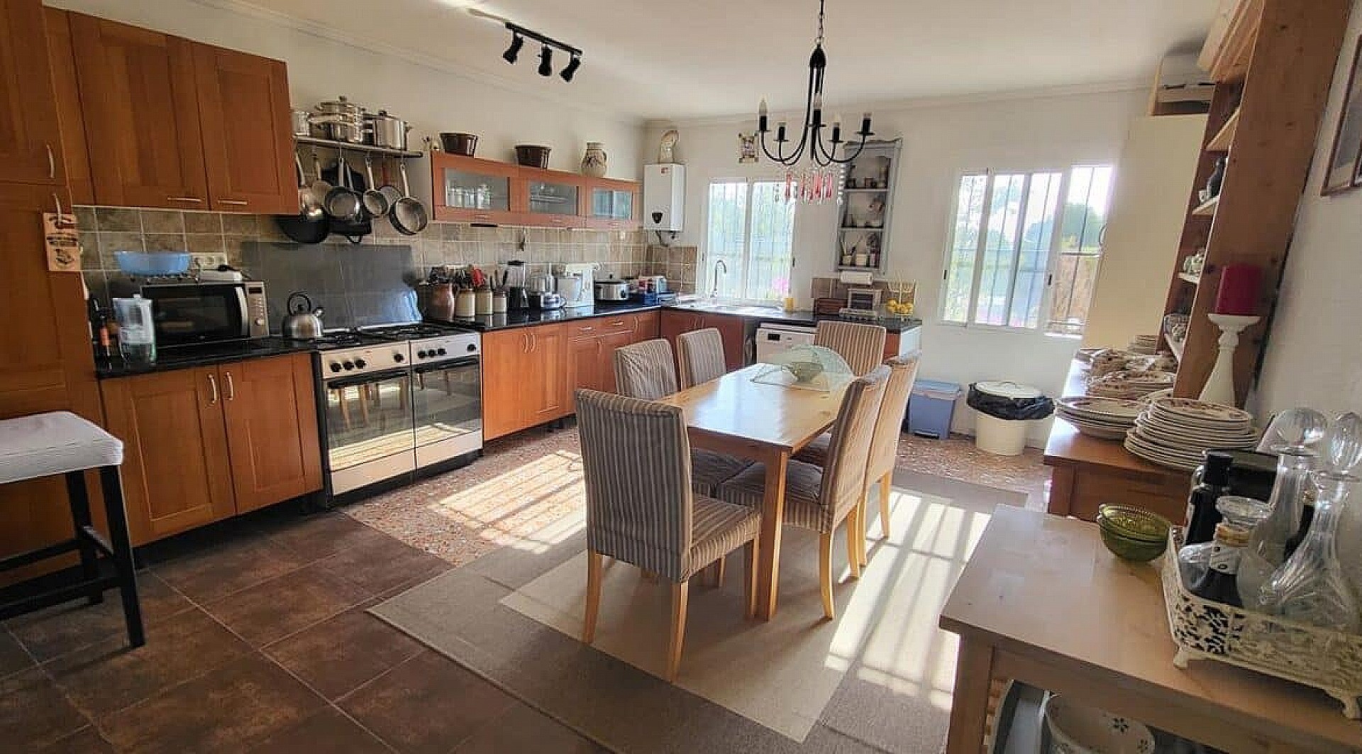 Resale - 4 Bedroom 2 Bathroom Country house in La Romana -  - Alicante