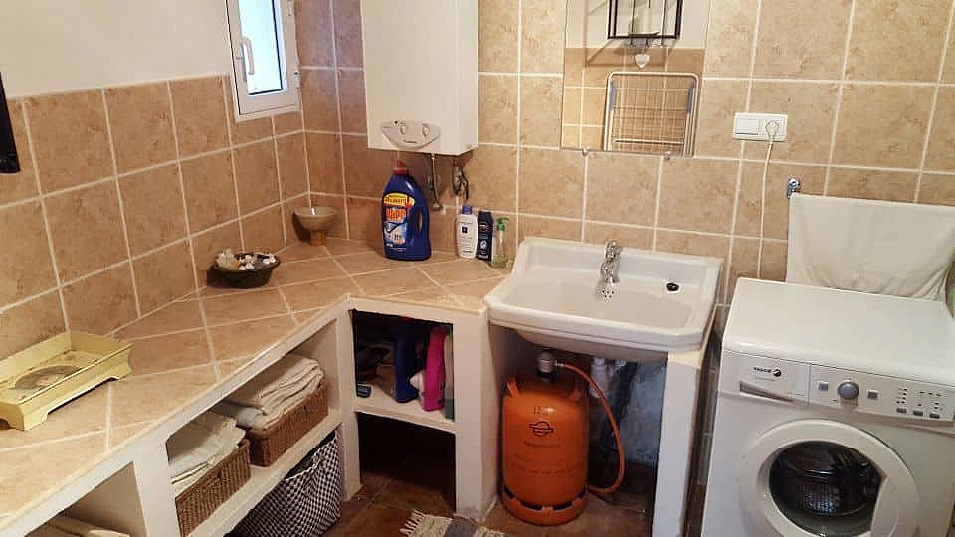 Resale - 4 Bedroom 2 Bathroom Country house in La Romana -  - Alicante