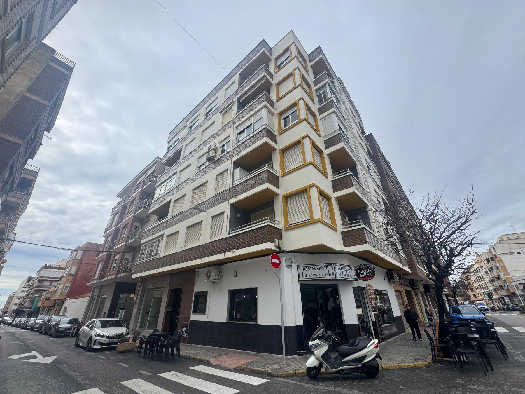 Resale - 3 Bedroom 3 Bathroom  in Torrevieja - Muelle Pesquero - Alicante