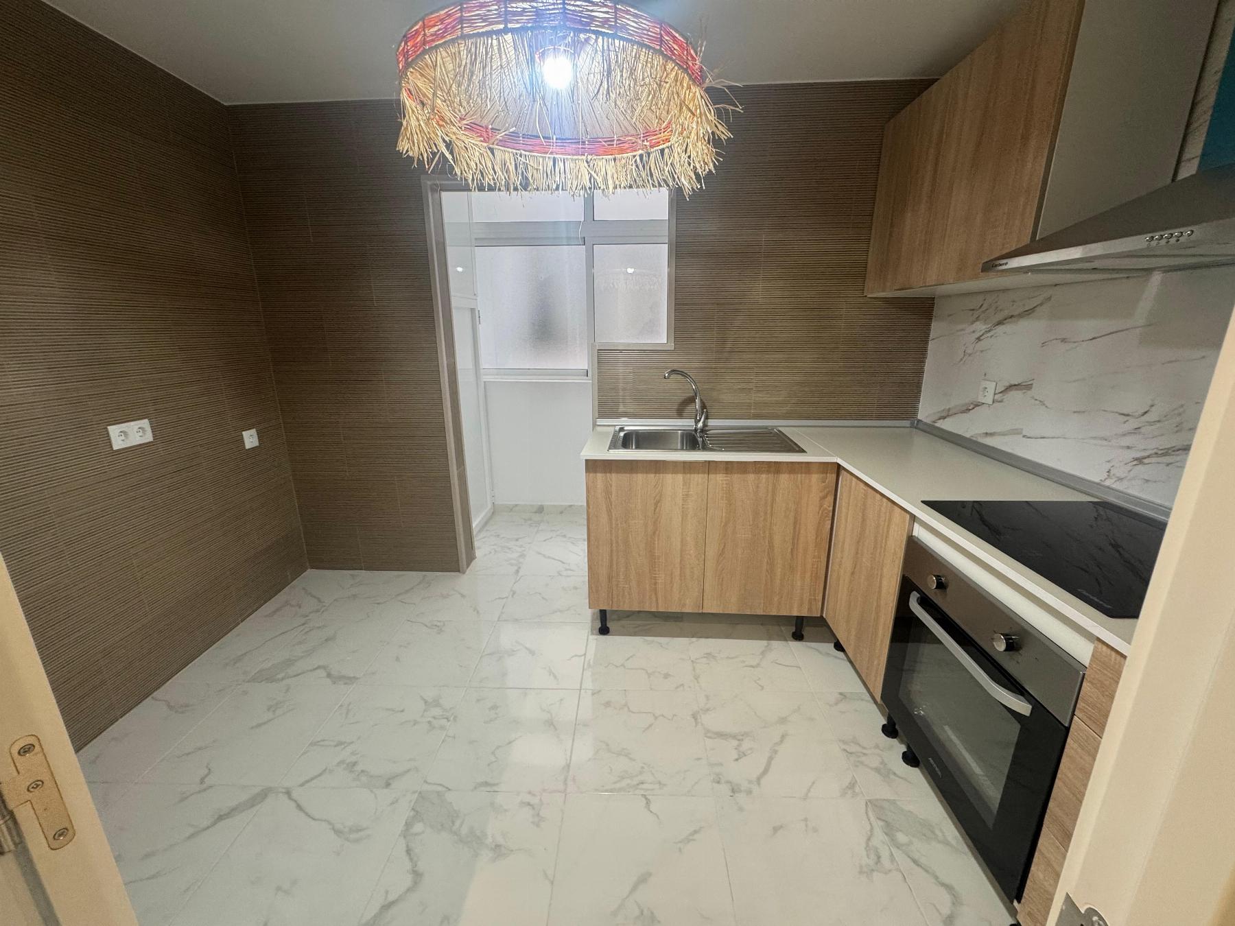 Resale - 3 Bedroom 3 Bathroom  in Torrevieja - Muelle Pesquero - Alicante