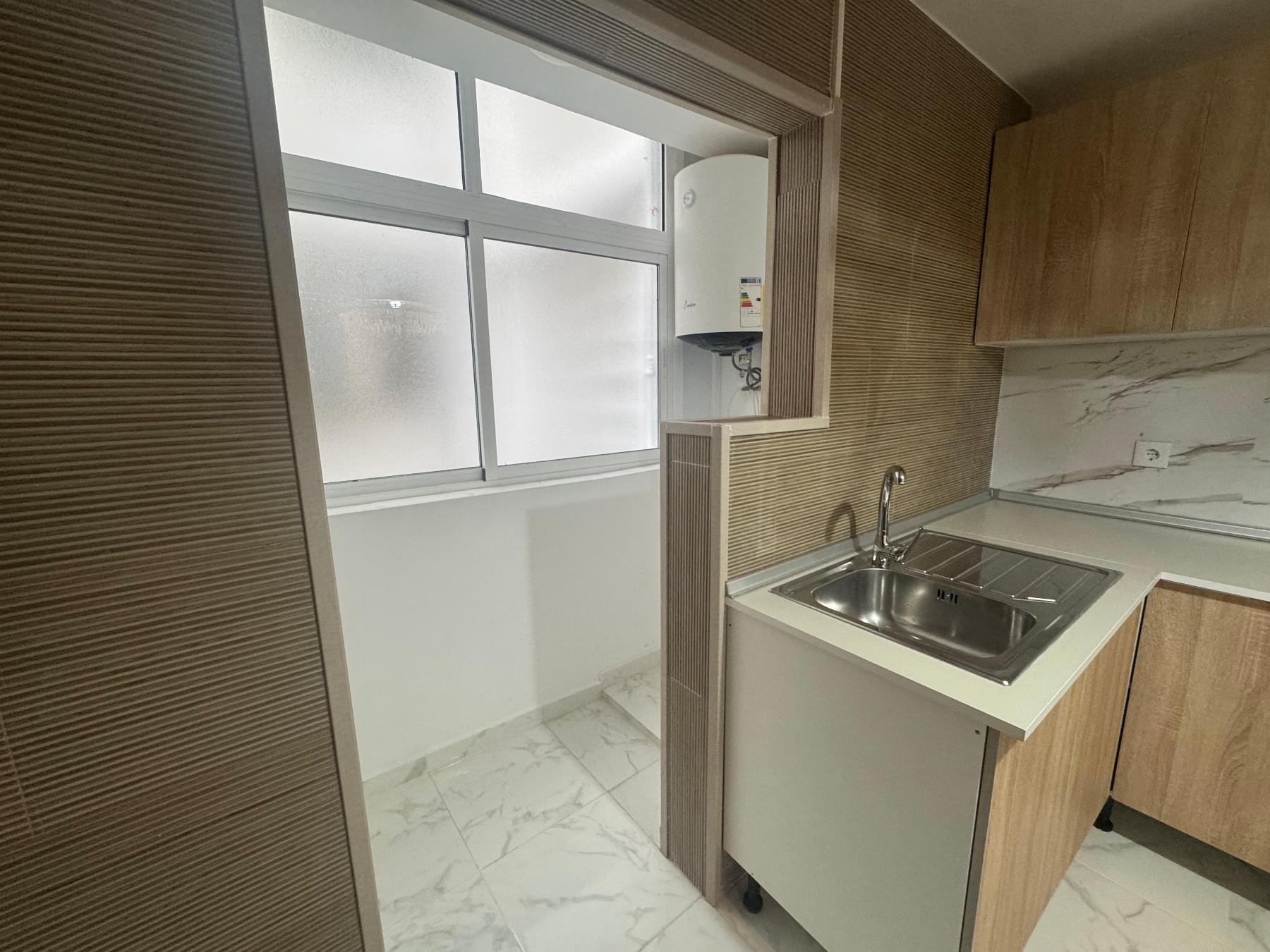 Resale - 3 Bedroom 3 Bathroom  in Torrevieja - Muelle Pesquero - Alicante