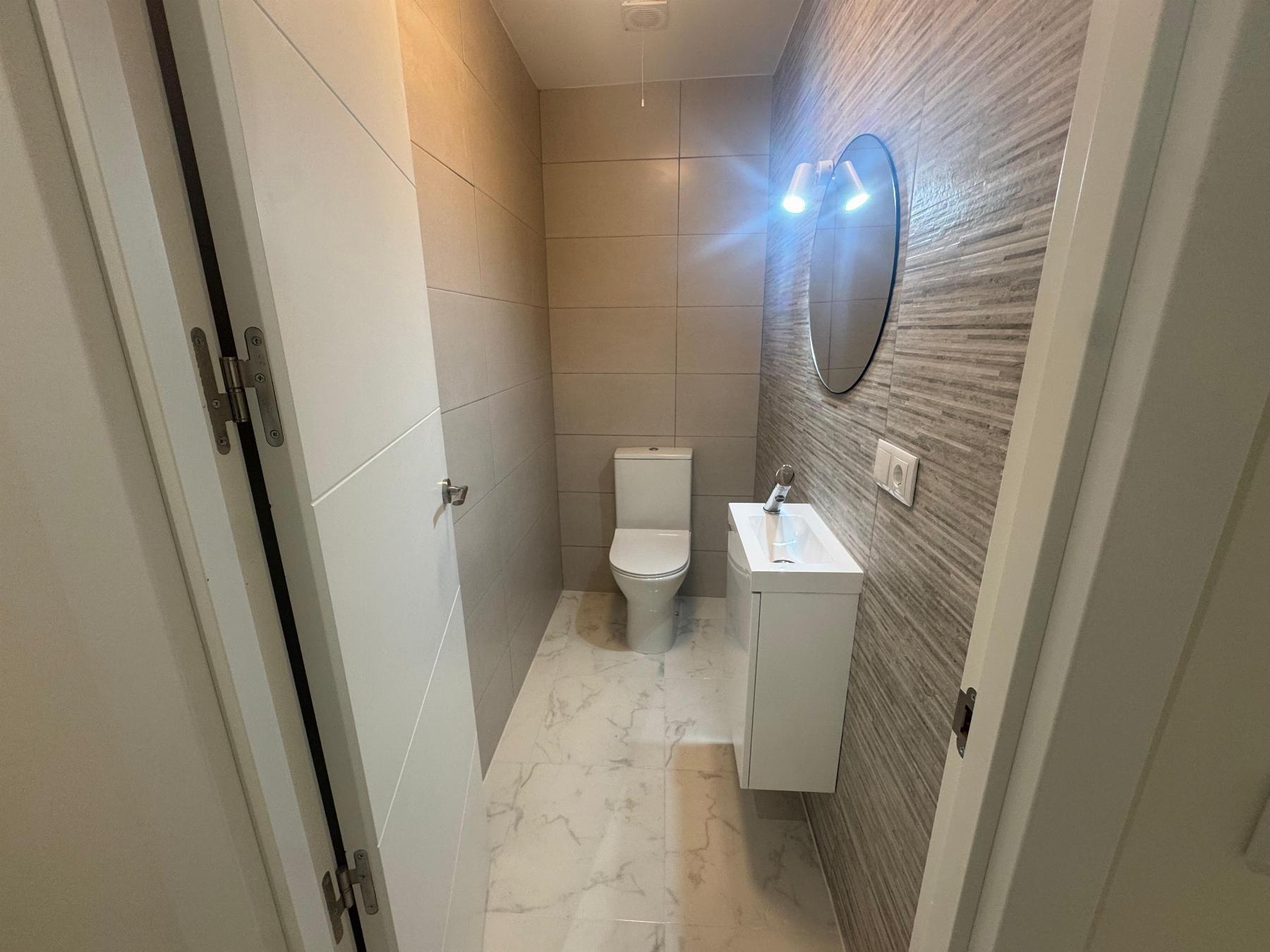 Resale - 3 Bedroom 3 Bathroom  in Torrevieja - Muelle Pesquero - Alicante