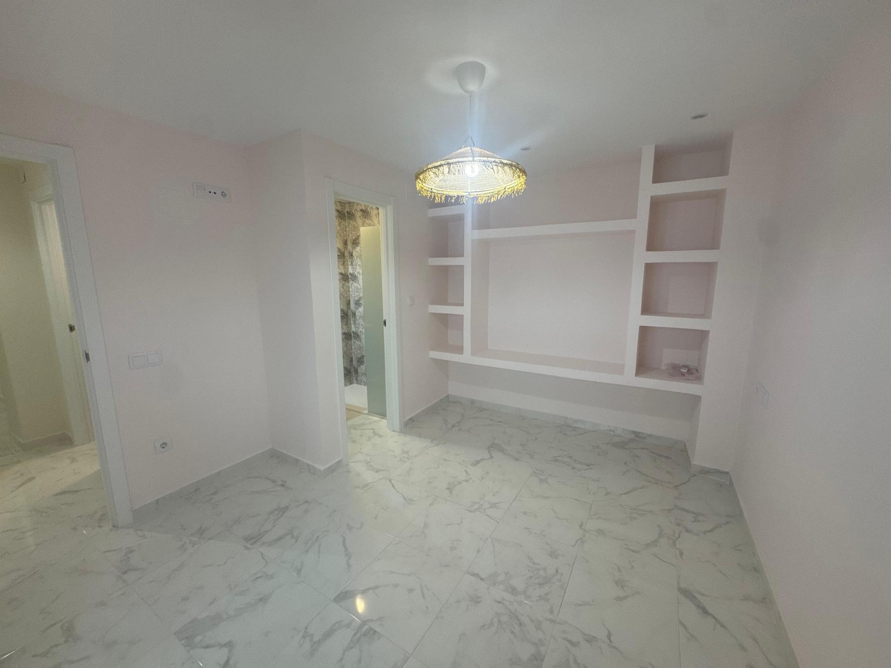 Resale - 3 Bedroom 3 Bathroom  in Torrevieja - Muelle Pesquero - Alicante