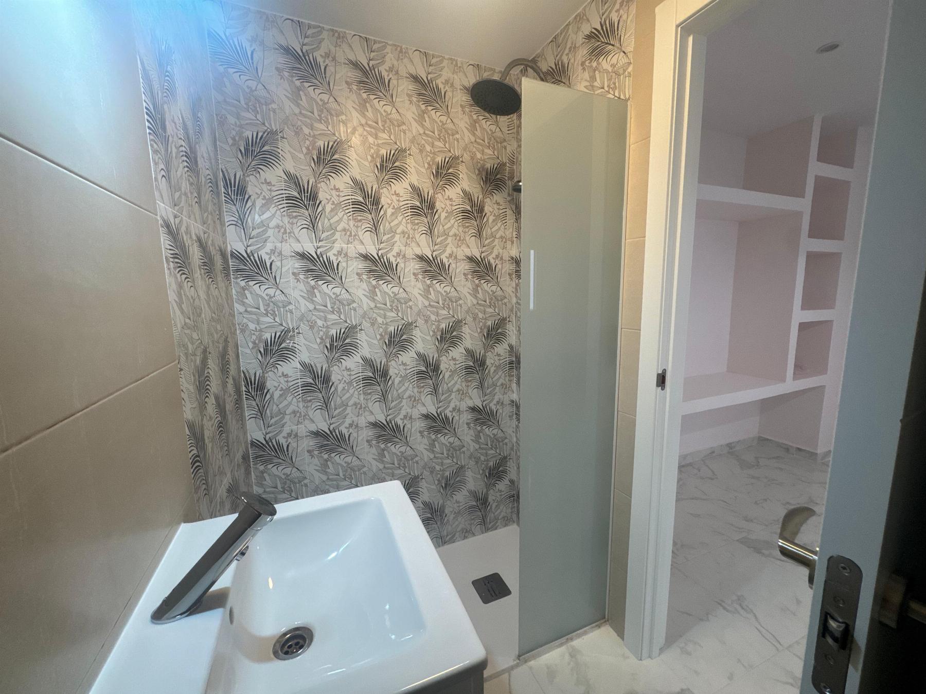 Resale - 3 Bedroom 3 Bathroom  in Torrevieja - Muelle Pesquero - Alicante
