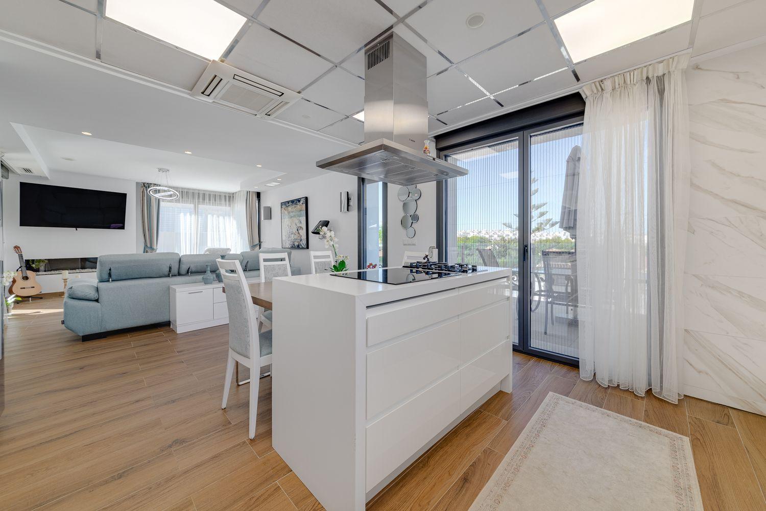 Resale - 3 Bedroom 4 Bathroom  in Torrevieja - Los Balcones - Alicante