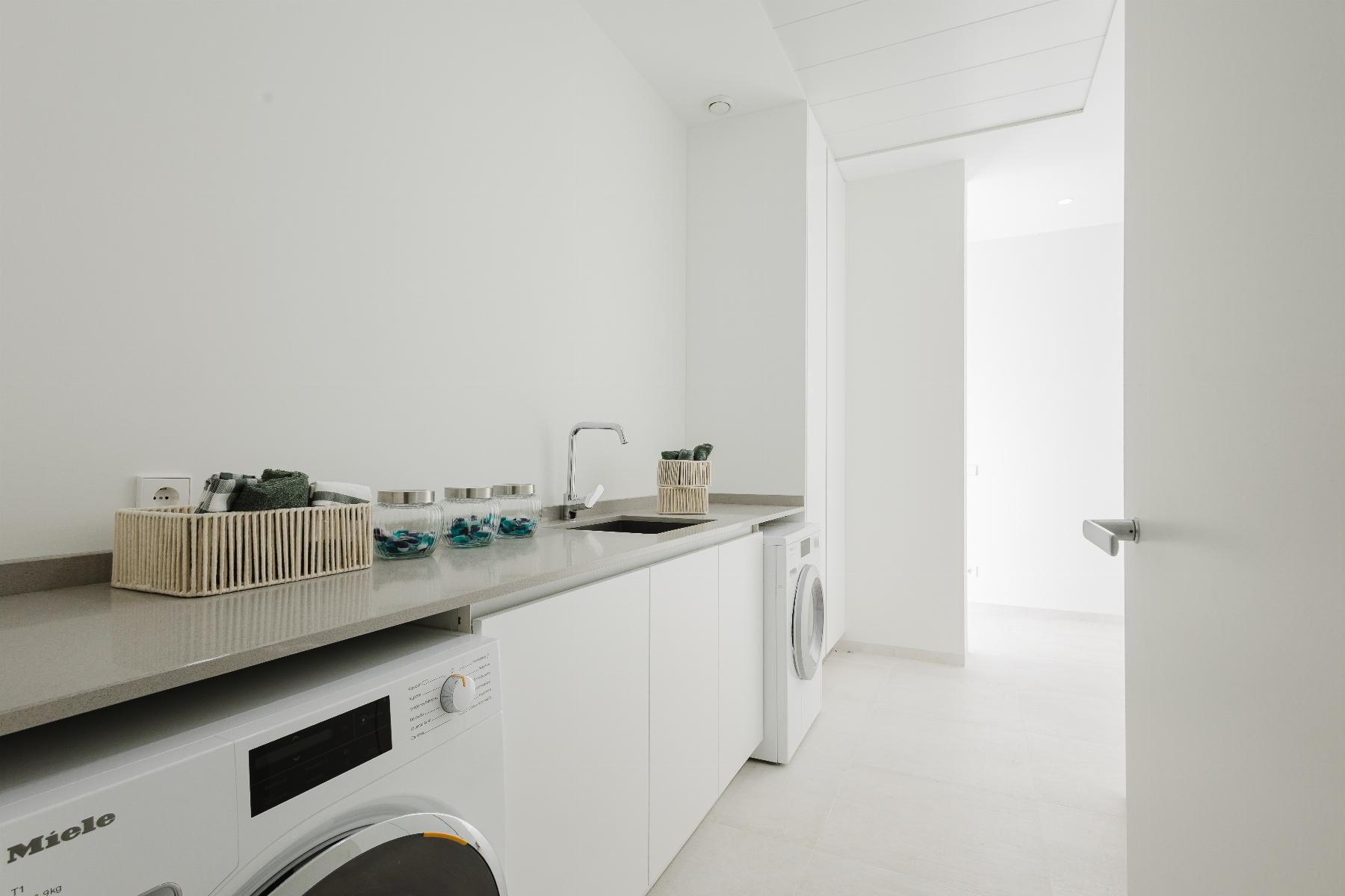 Resale - 5 Bedroom 6 Bathroom  in Orihuela Costa - Las Colinas Golf - Alicante