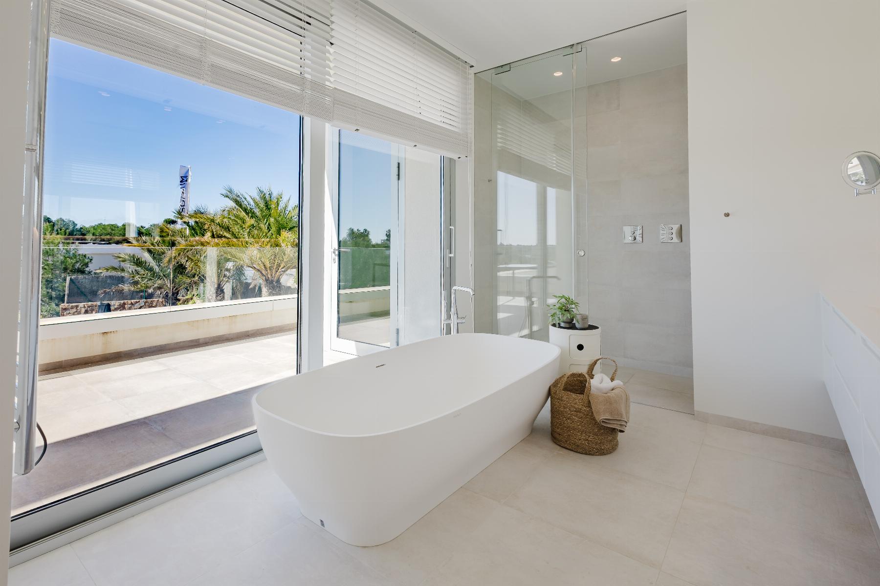 Resale - 5 Bedroom 6 Bathroom  in Orihuela Costa - Las Colinas Golf - Alicante