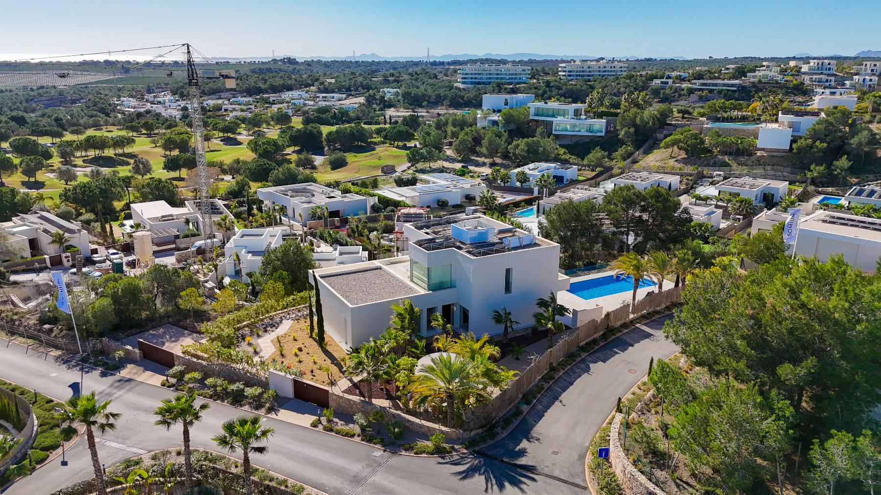 Resale - 5 Bedroom 6 Bathroom  in Orihuela Costa - Las Colinas Golf - Alicante