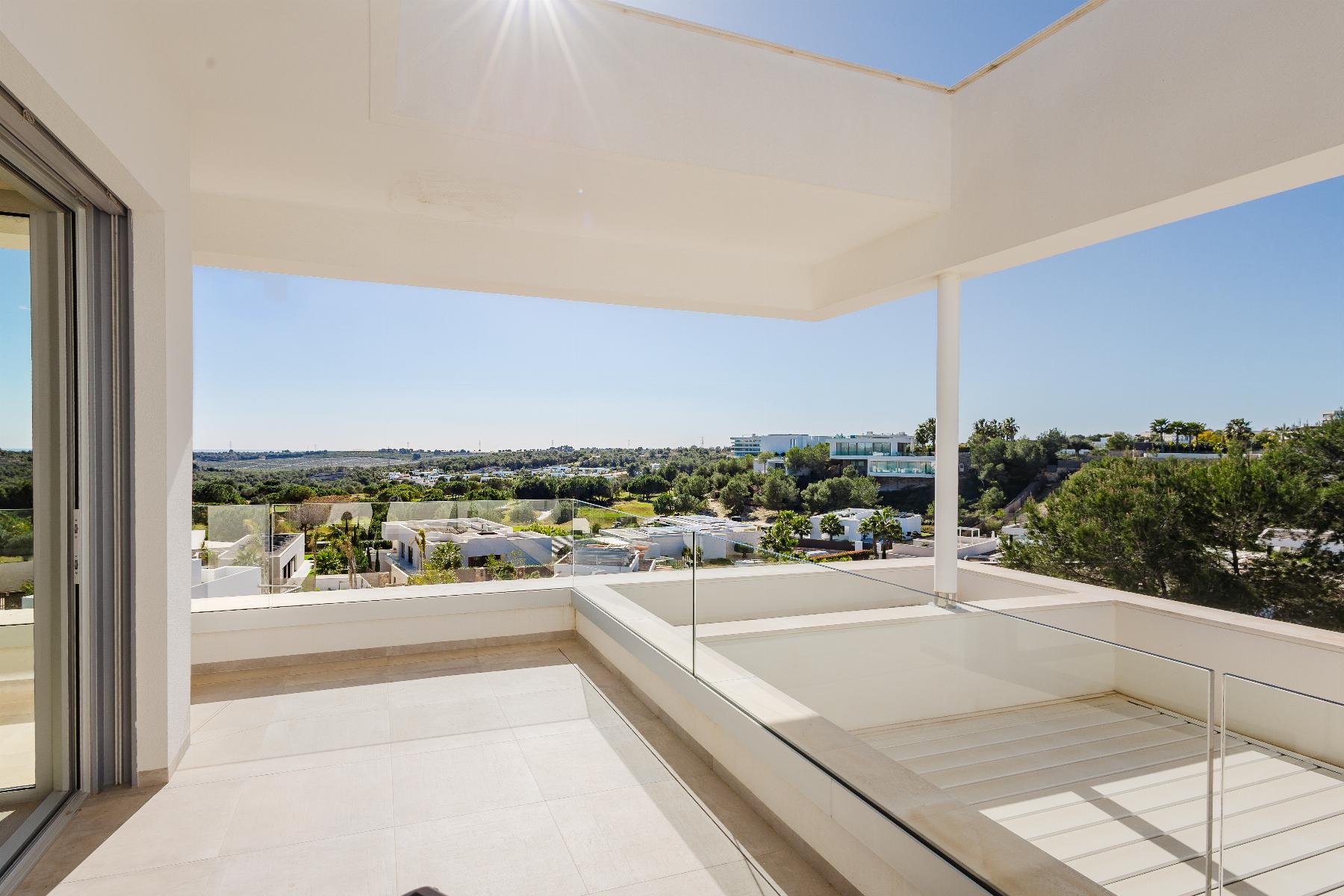 Resale - 5 Bedroom 6 Bathroom  in Orihuela Costa - Las Colinas Golf - Alicante
