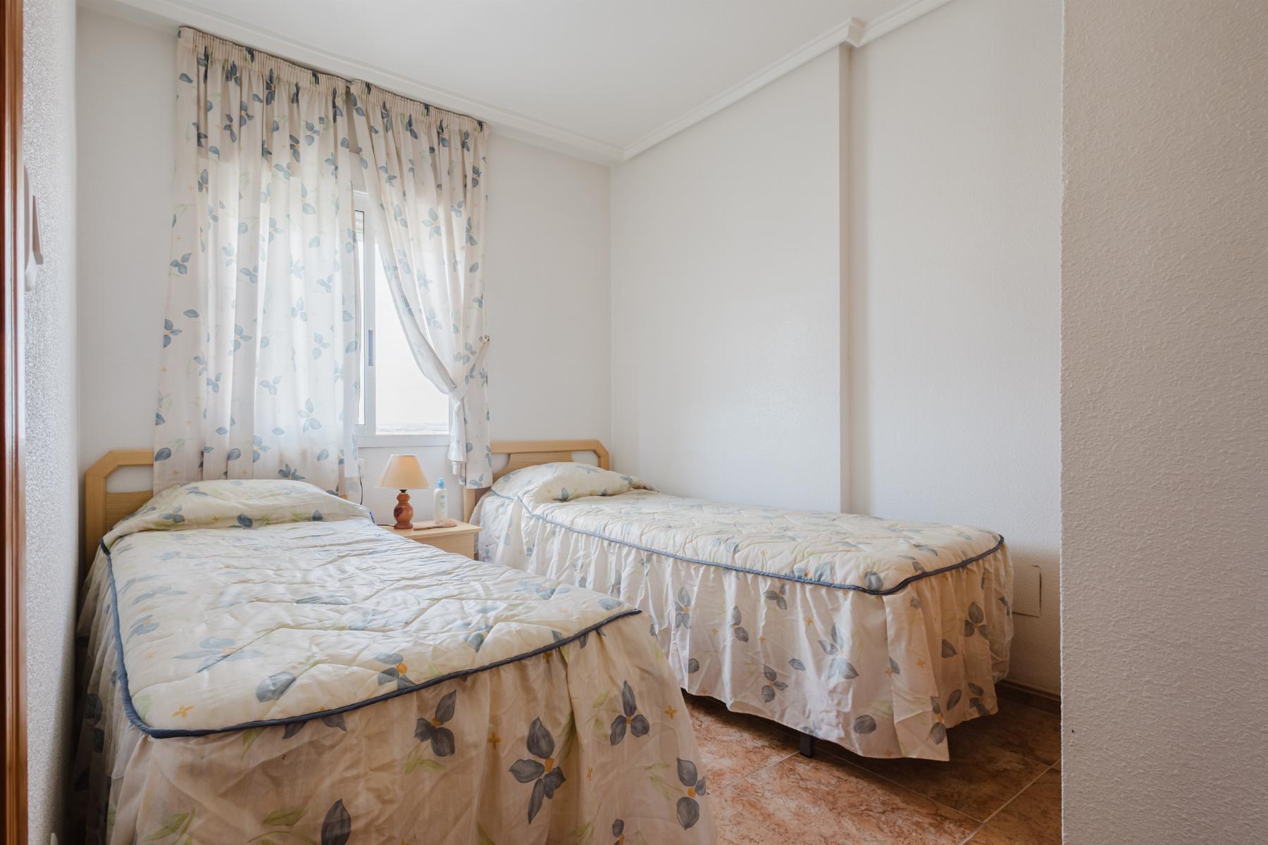 Resale - 3 Bedroom 2 Bathroom  in Torrevieja - Parque de Las Naciones - Alicante