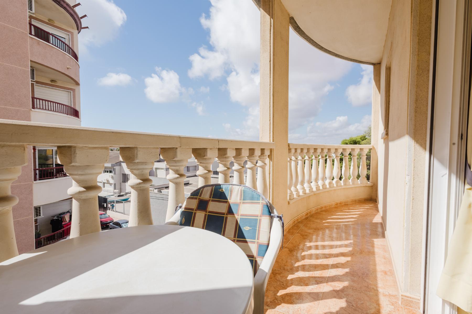 Resale - 3 Bedroom 2 Bathroom  in Torrevieja - Parque de Las Naciones - Alicante