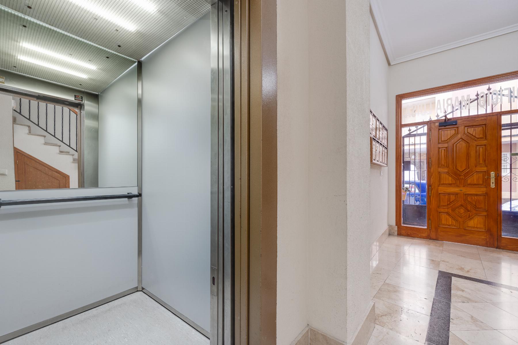 Resale - 2 Bedroom 2 Bathroom  in Torrevieja - Parque de Las Naciones - Alicante