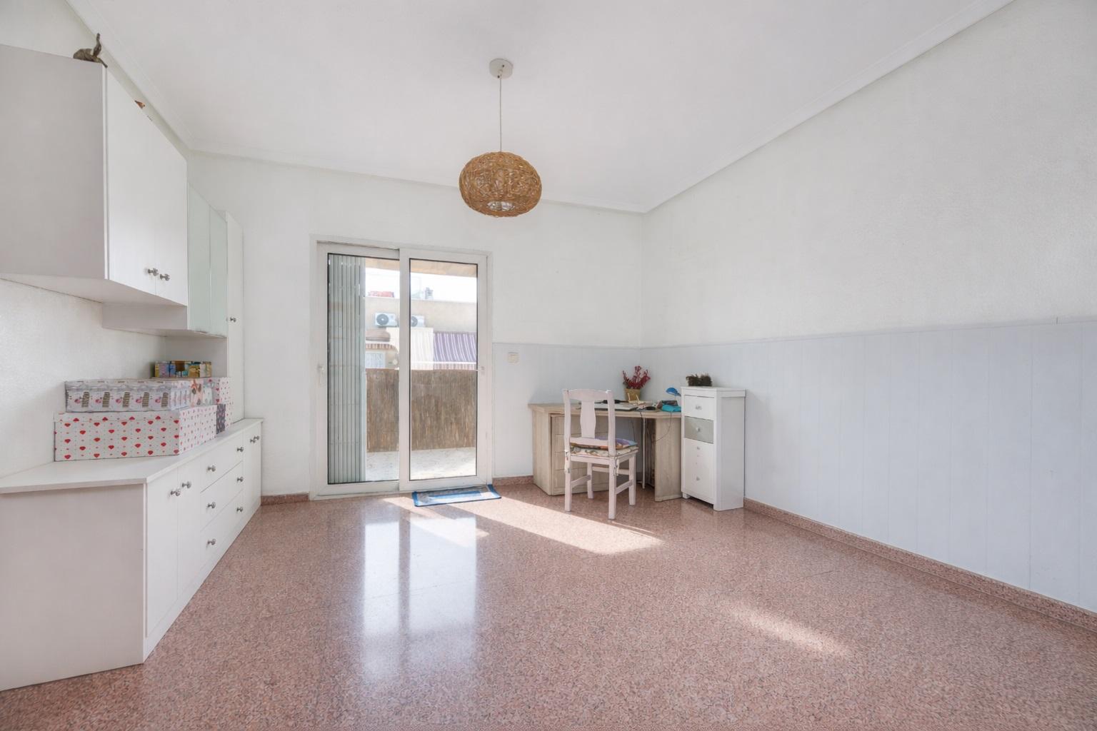 Resale - 2 Bedroom 2 Bathroom  in Torrevieja - Parque de Las Naciones - Alicante