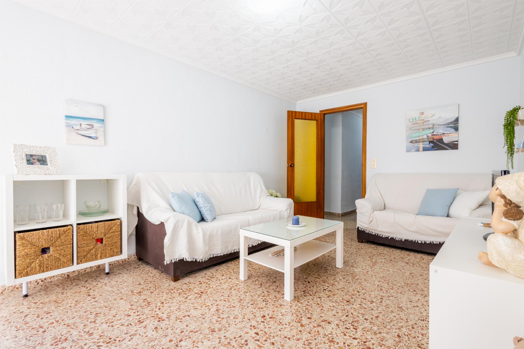 Resale - 3 Bedroom 2 Bathroom  in Torrevieja - playa de los naufragos - Alicante