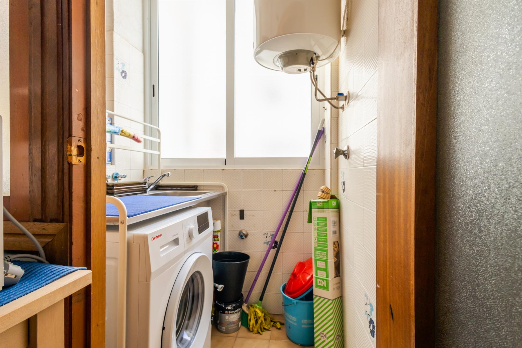 Resale - 3 Bedroom 2 Bathroom  in Torrevieja - playa de los naufragos - Alicante