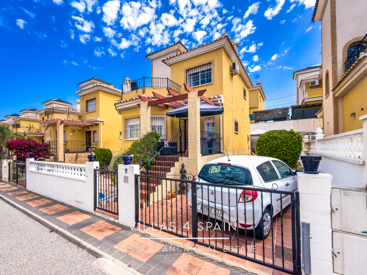 3 Bed 2 Bath Villa With Private parking and community pool in Lo Crispin, Algorfa