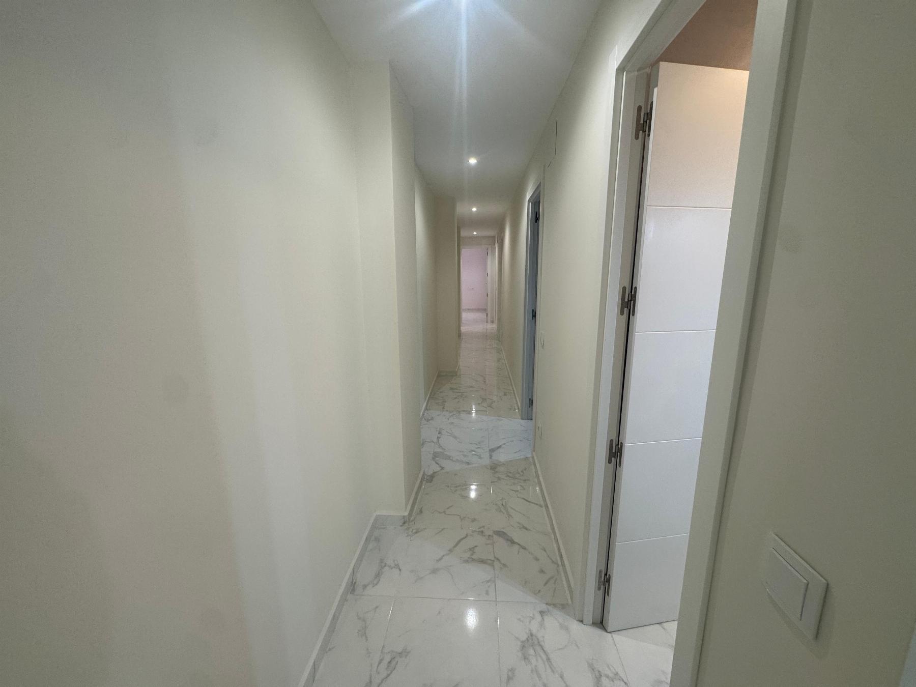 Resale - 3 Bedroom 3 Bathroom  in Torrevieja - Muelle Pesquero - Alicante