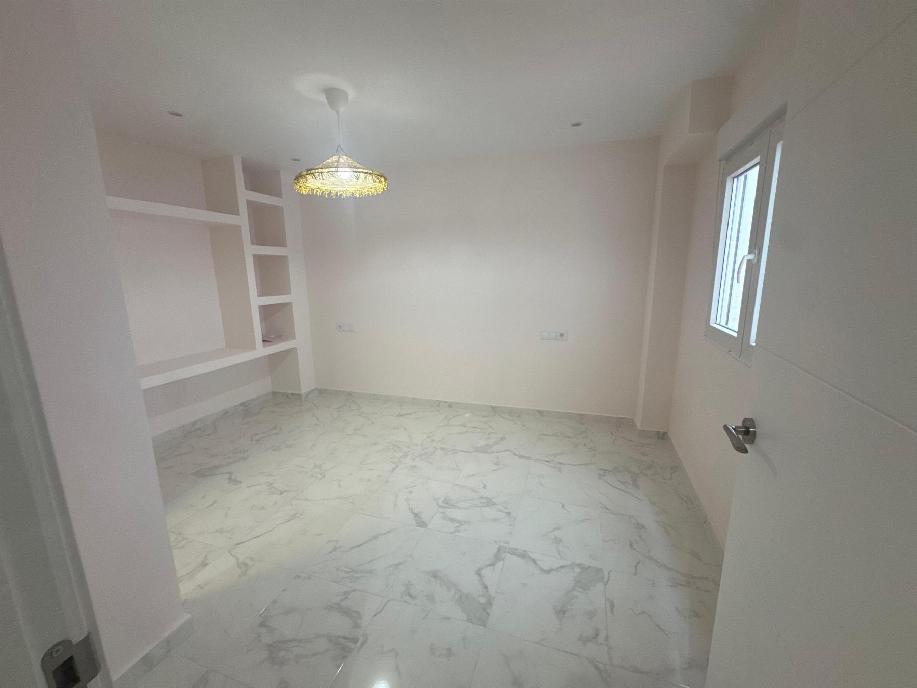 Resale - 3 Bedroom 3 Bathroom  in Torrevieja - Muelle Pesquero - Alicante