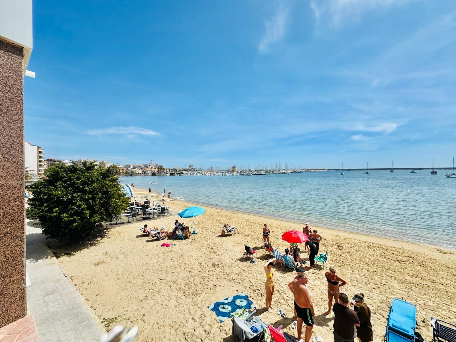 Resale - 3 Bedroom 2 Bathroom  in Torrevieja - Playa del Acequión - Alicante
