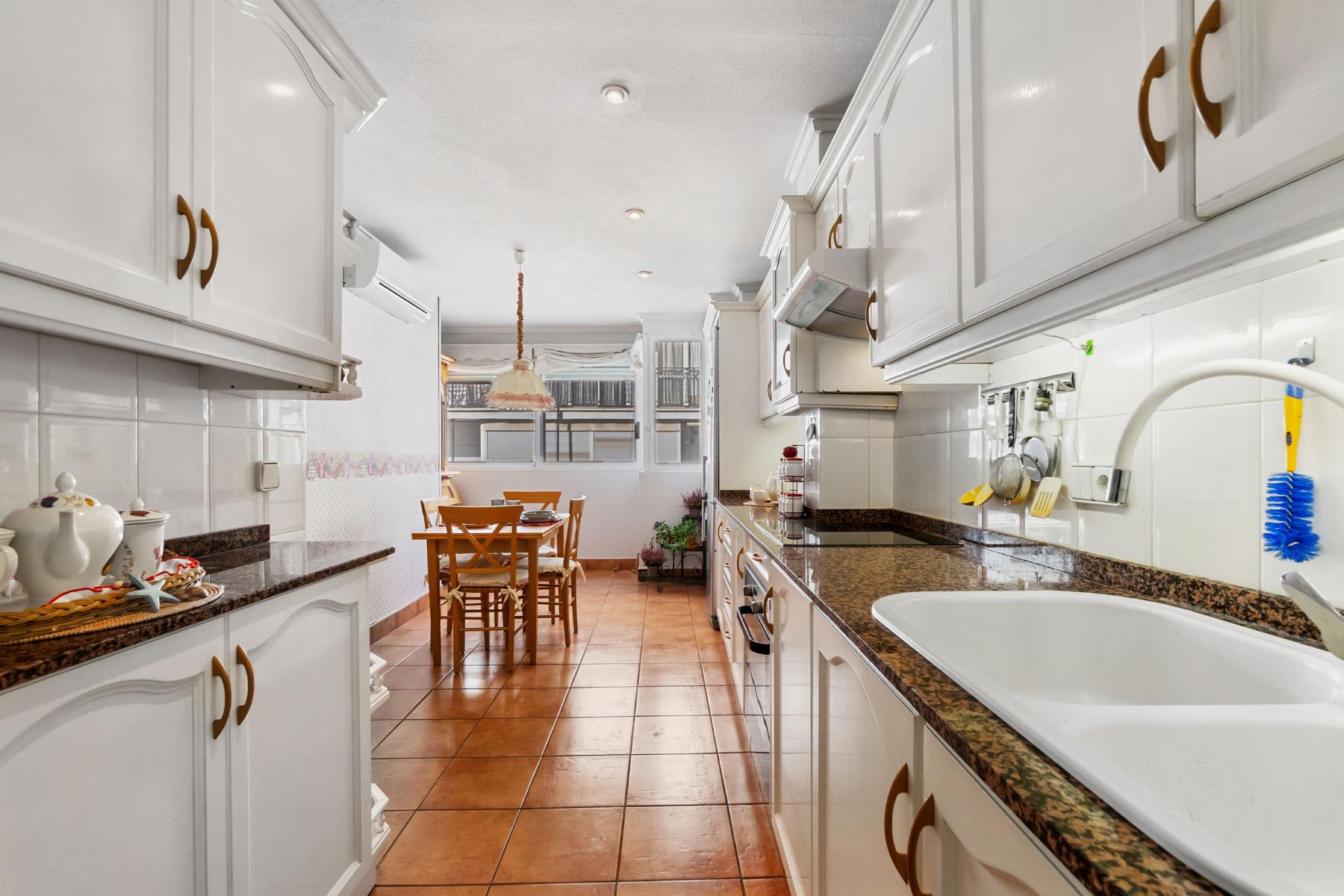 Resale - 4 Bedroom 2 Bathroom  in Torrevieja - CLUB NAUTICO TORREVIEJA - Alicante