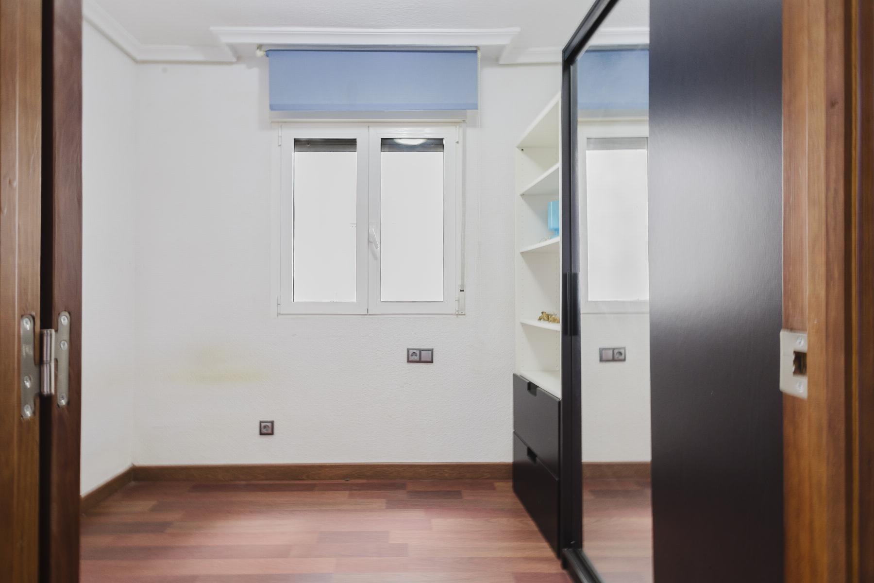 Resale - 3 Bedroom 2 Bathroom  in Torrevieja - Playa del Acequión - Alicante