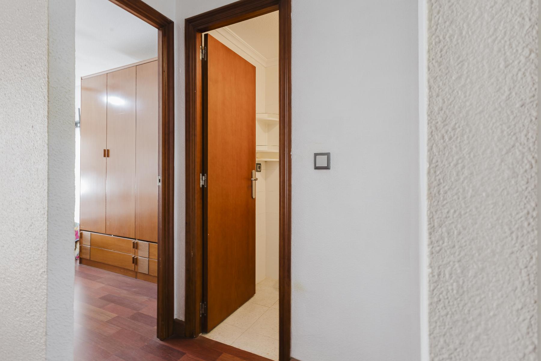 Resale - 3 Bedroom 2 Bathroom  in Torrevieja - Playa del Acequión - Alicante