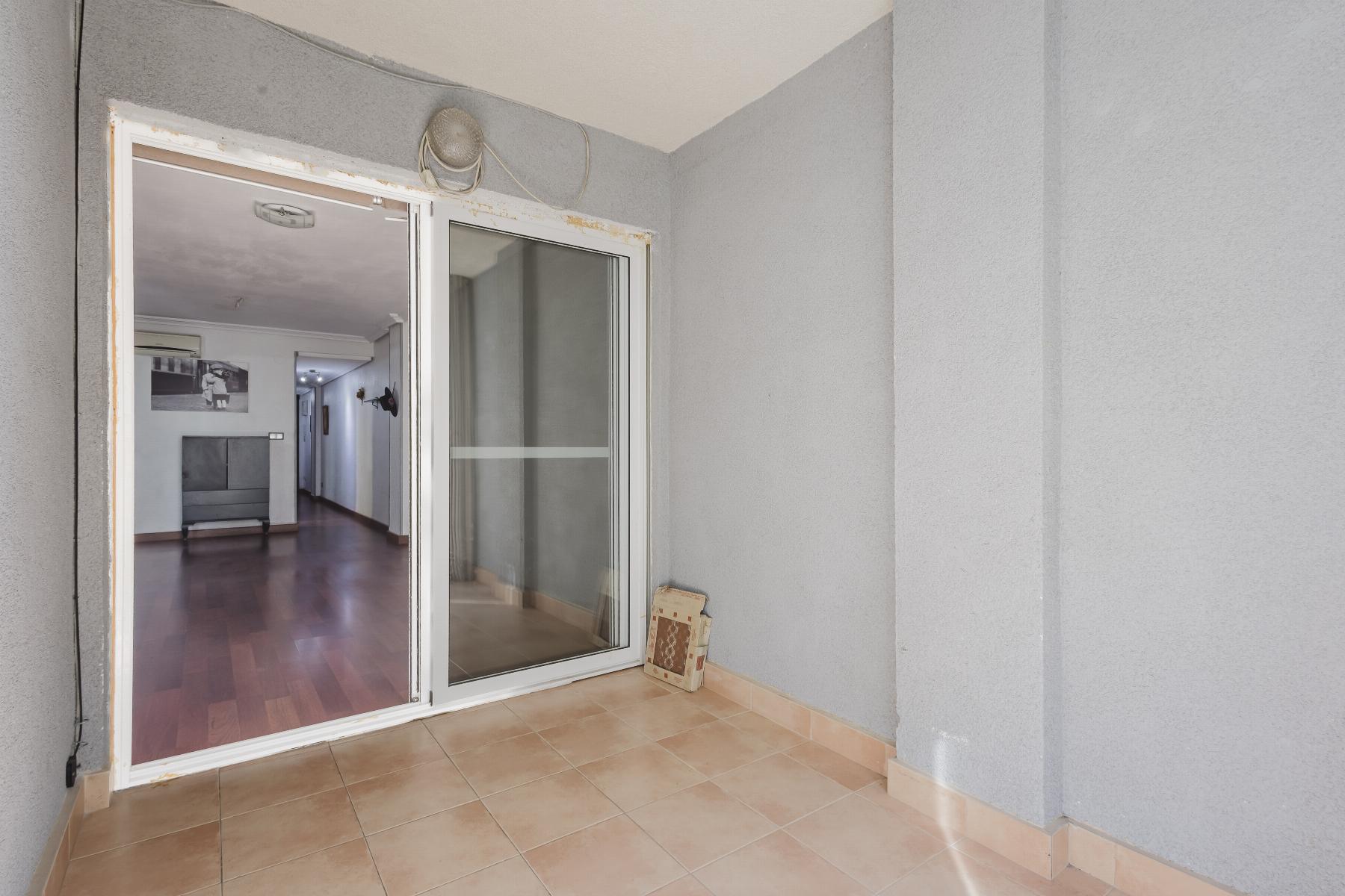 Resale - 3 Bedroom 2 Bathroom  in Torrevieja - Playa del Acequión - Alicante