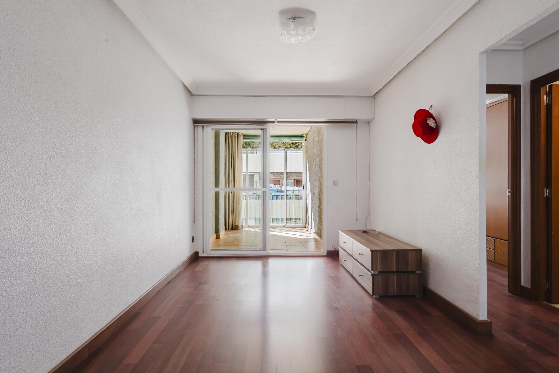 Resale - 3 Bedroom 2 Bathroom  in Torrevieja - Playa del Acequión - Alicante