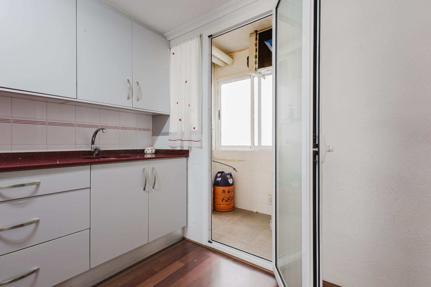 Resale - 3 Bedroom 2 Bathroom  in Torrevieja - Playa del Acequión - Alicante