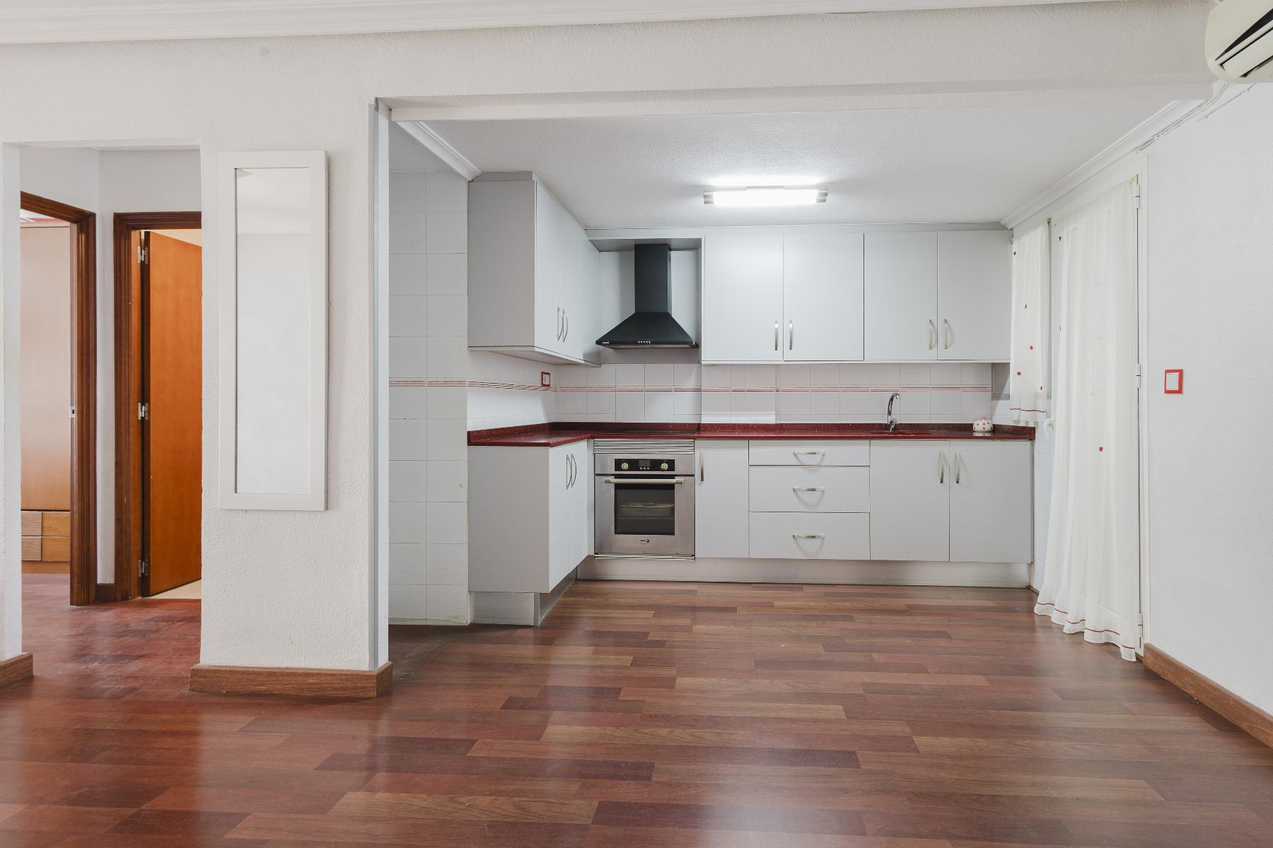 Resale - 3 Bedroom 2 Bathroom  in Torrevieja - Playa del Acequión - Alicante