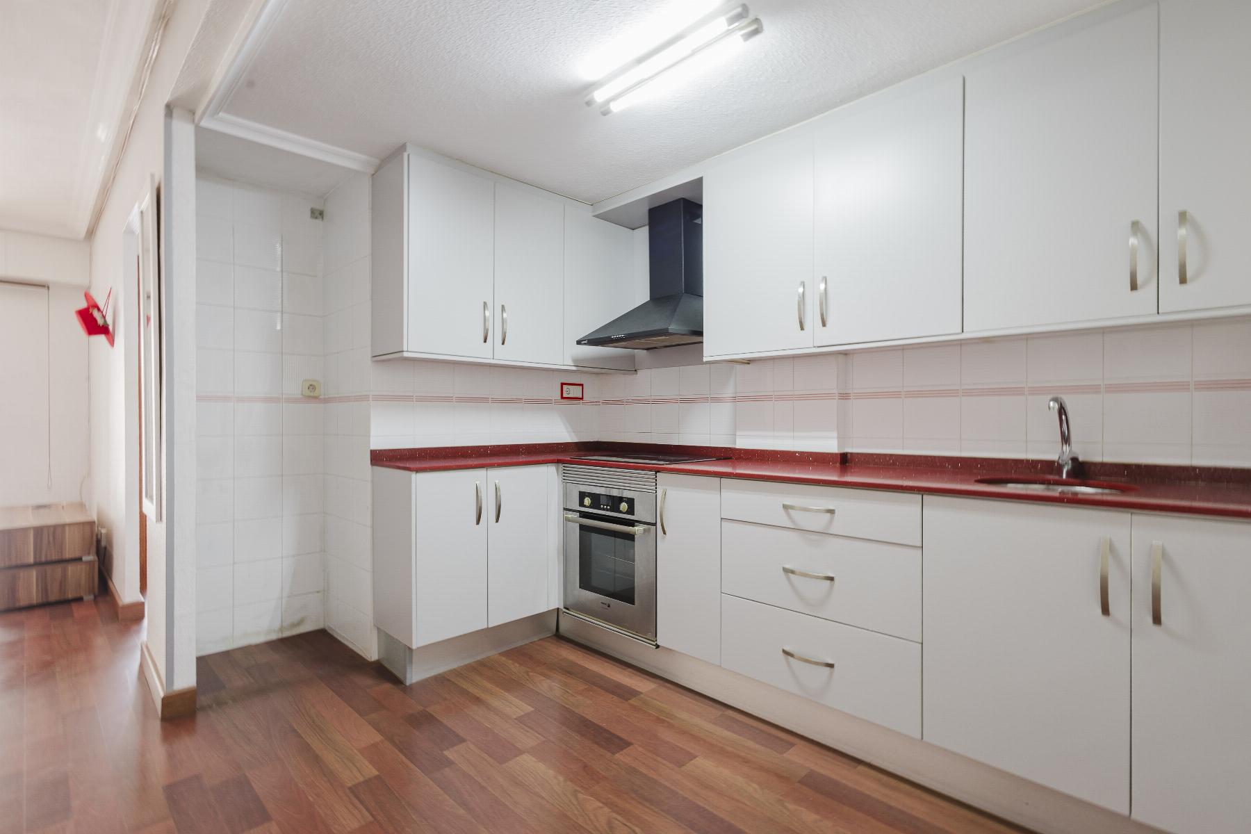 Resale - 3 Bedroom 2 Bathroom  in Torrevieja - Playa del Acequión - Alicante