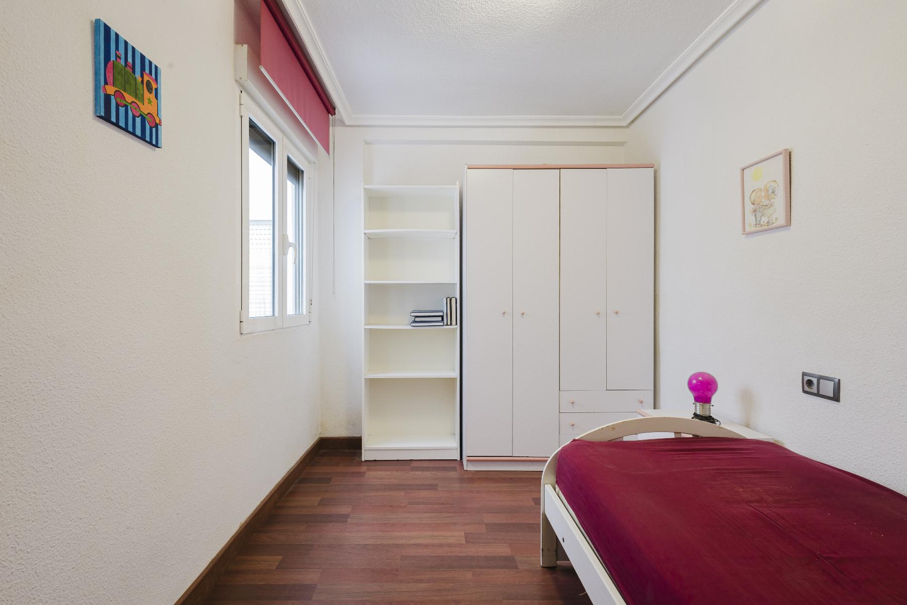 Resale - 3 Bedroom 2 Bathroom  in Torrevieja - Playa del Acequión - Alicante