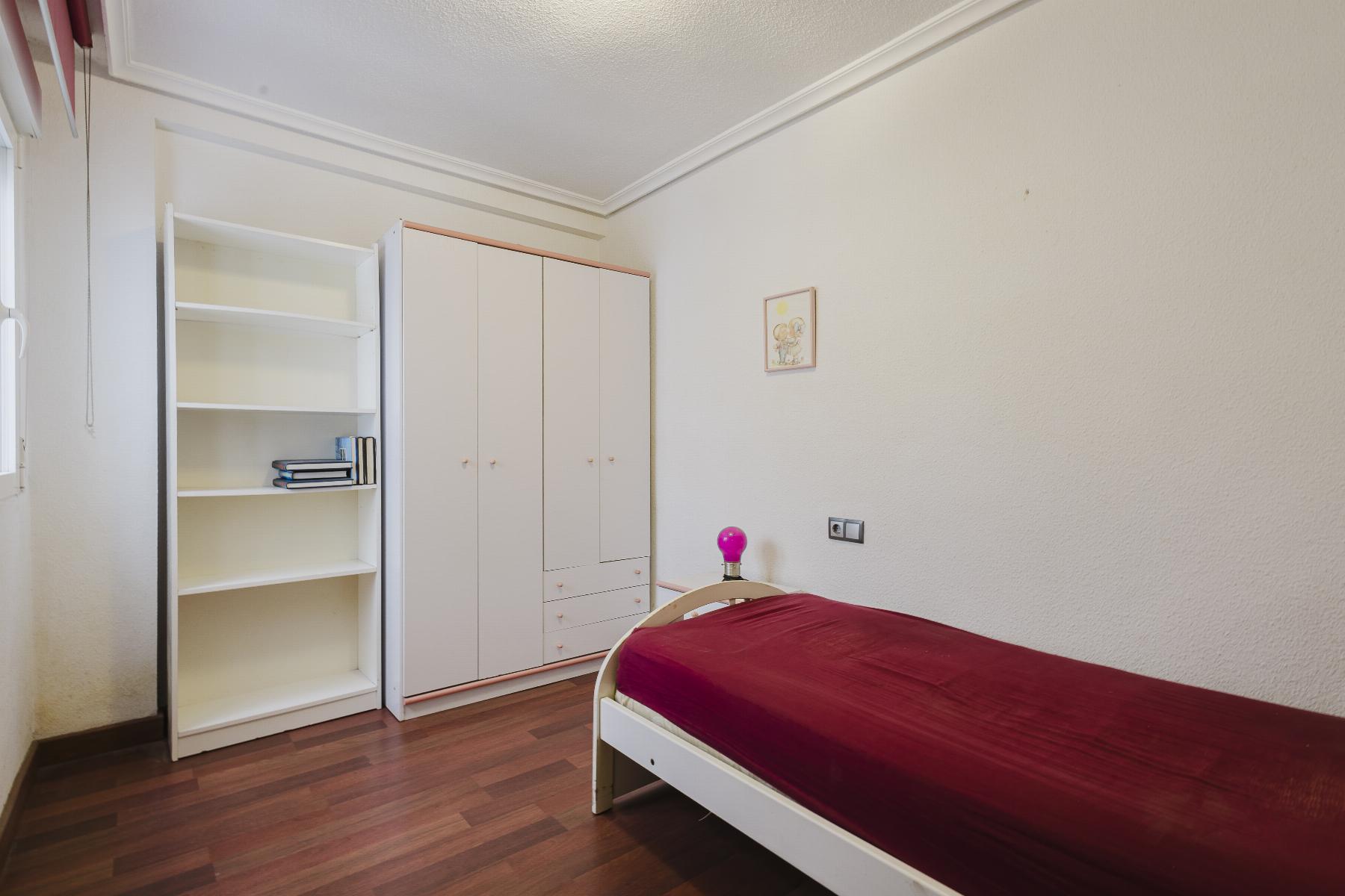 Resale - 3 Bedroom 2 Bathroom  in Torrevieja - Playa del Acequión - Alicante