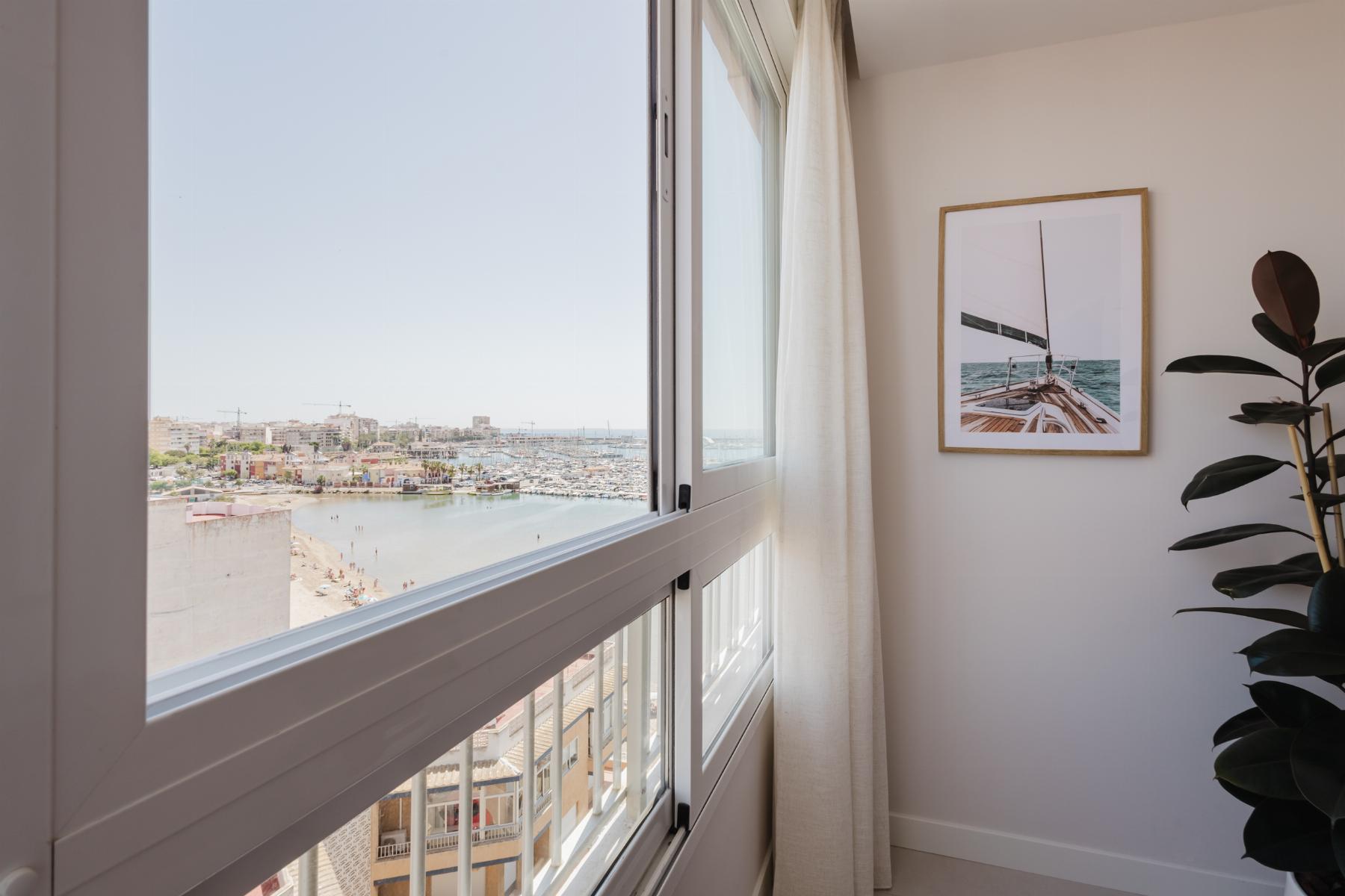 Resale - 3 Bedroom 3 Bathroom  in Torrevieja - Playa del Acequión - Alicante